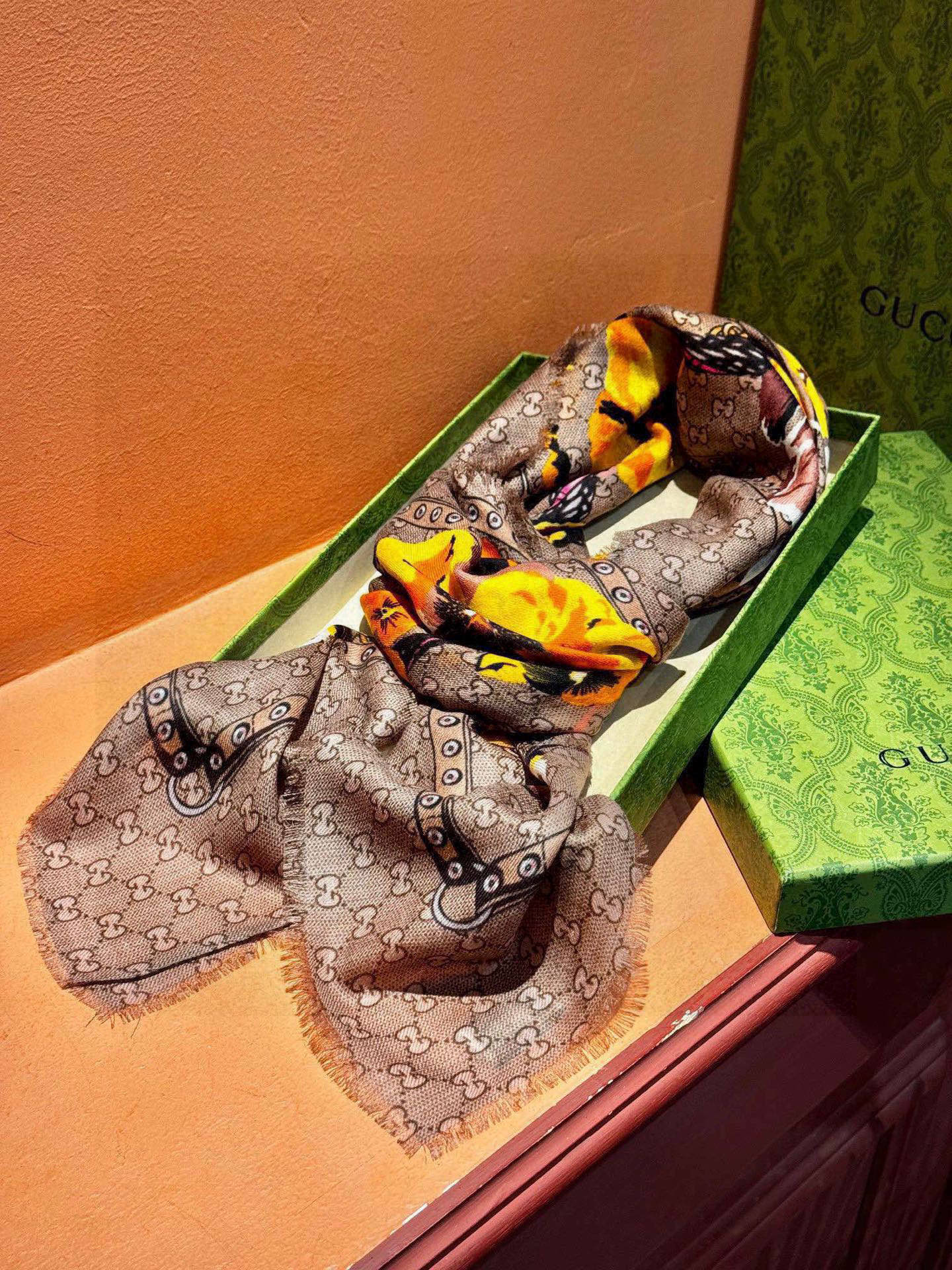 爆款出货 真正的海外原版货——从海外买的正品花了一个月画稿打版，要做咱们就做最好的💯 一花四色每色都把我