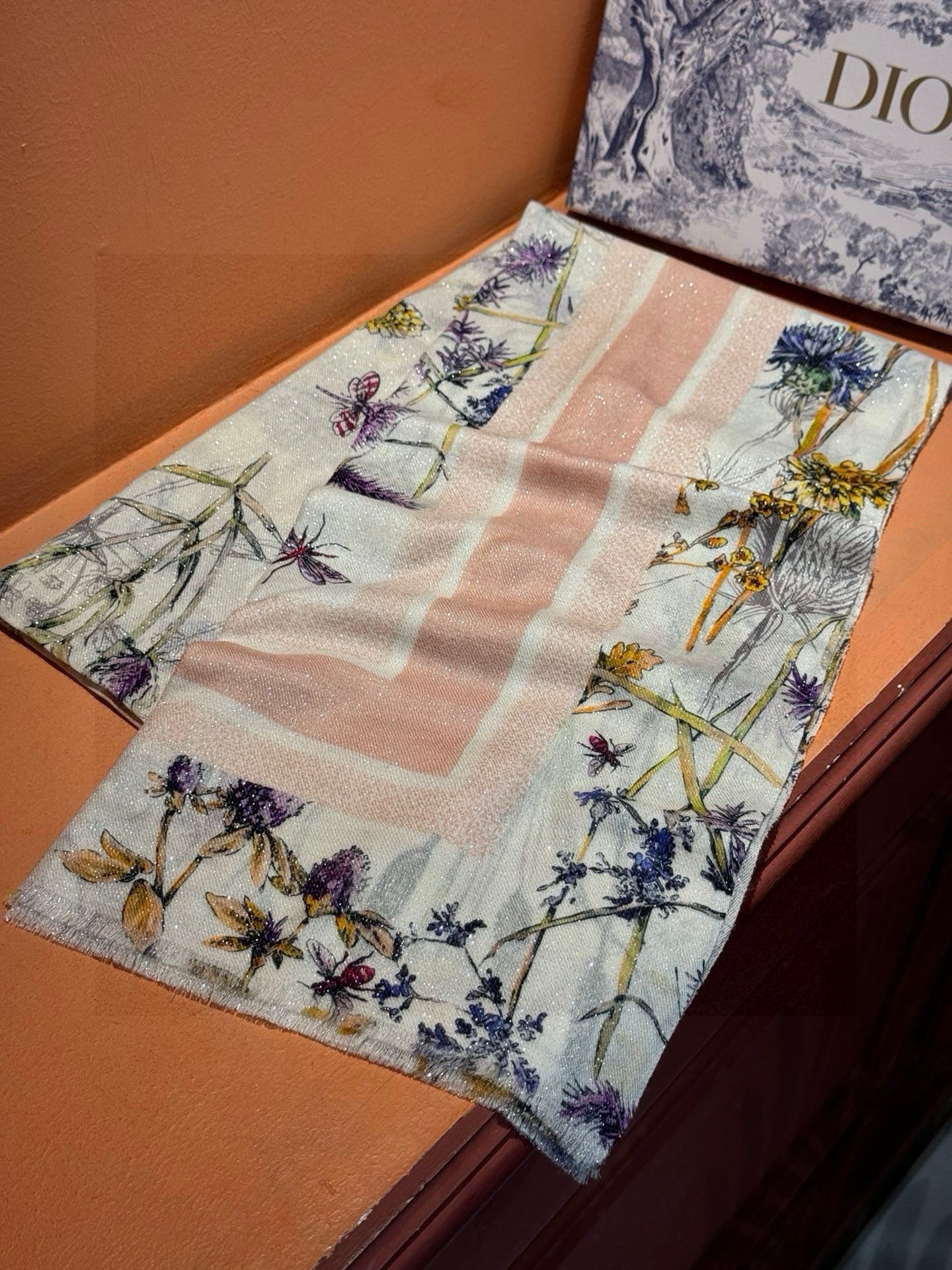 （会发光发亮的围巾）💃🏻💃🏻D家【D太阳女神银丝长巾】‼️抢‼️VIP推荐 ‼️👍下手一定要快【高端 大