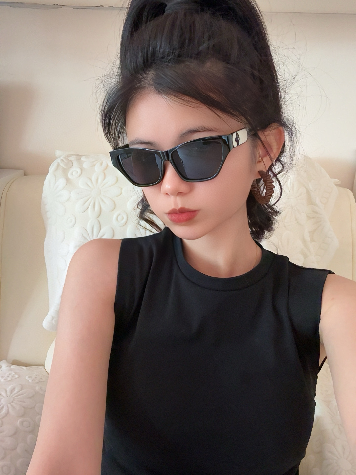 LV 2025年开春新款 潮流爆款 时尚方框太阳镜 高品质 佩戴舒适 网红潮款墨镜 型号L6220