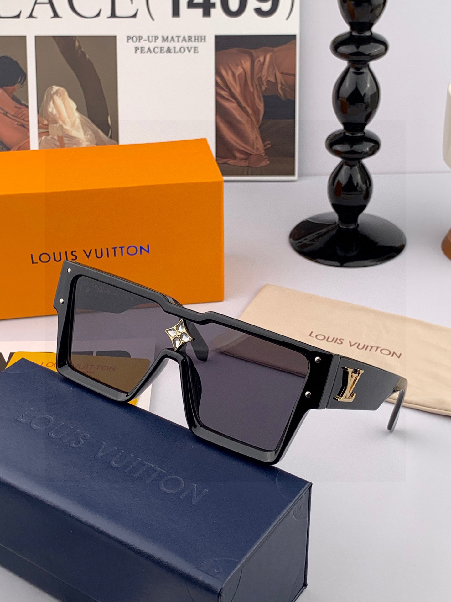 LV 2025新款女士方框太阳眼镜 开车墨镜 新款太阳镜 时尚大方 舒适轻盈 精致奢华 超轻 型号：L7