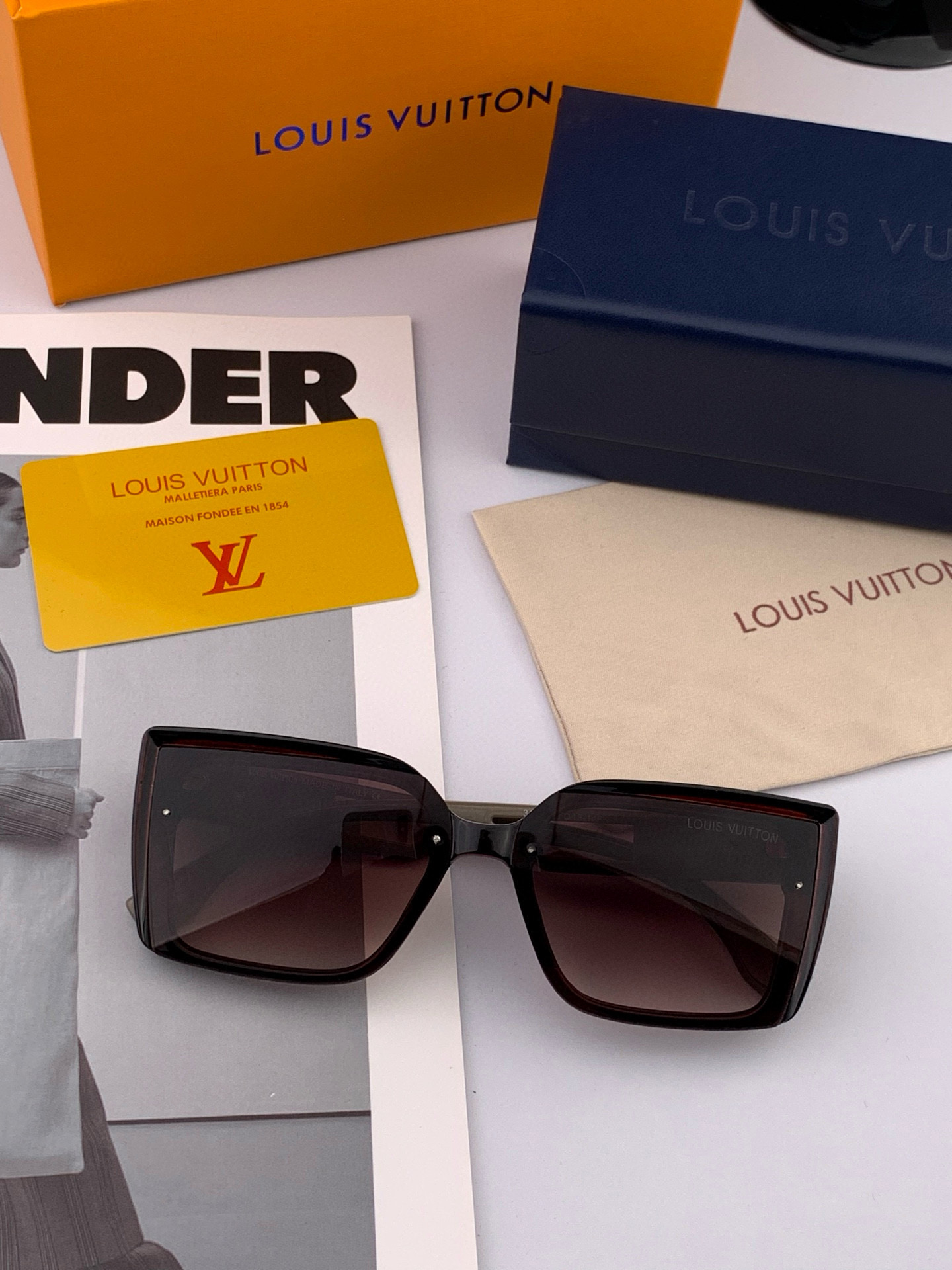 【TR偏光系列】lv大框太阳镜墨镜经典的方框设计，不挑脸型，无论搭配大衣还是连衣裙都非常显气质偏光镜片预