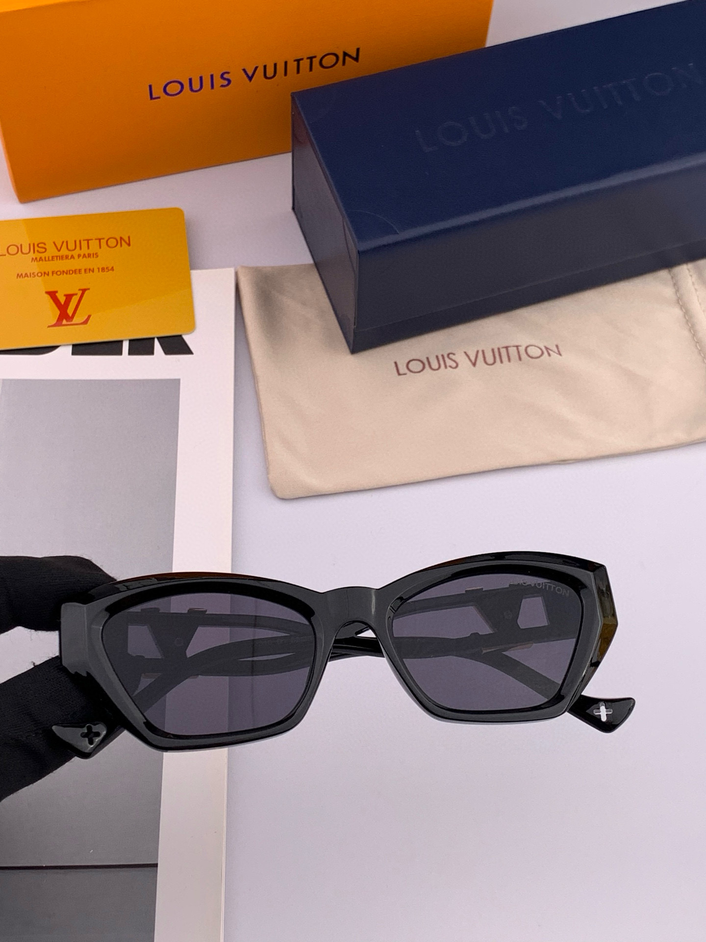 【TR偏光系列】lv大框太阳镜墨镜经典的方框设计，不挑脸型，无论搭配大衣还是连衣裙都非常显气质偏光镜片预