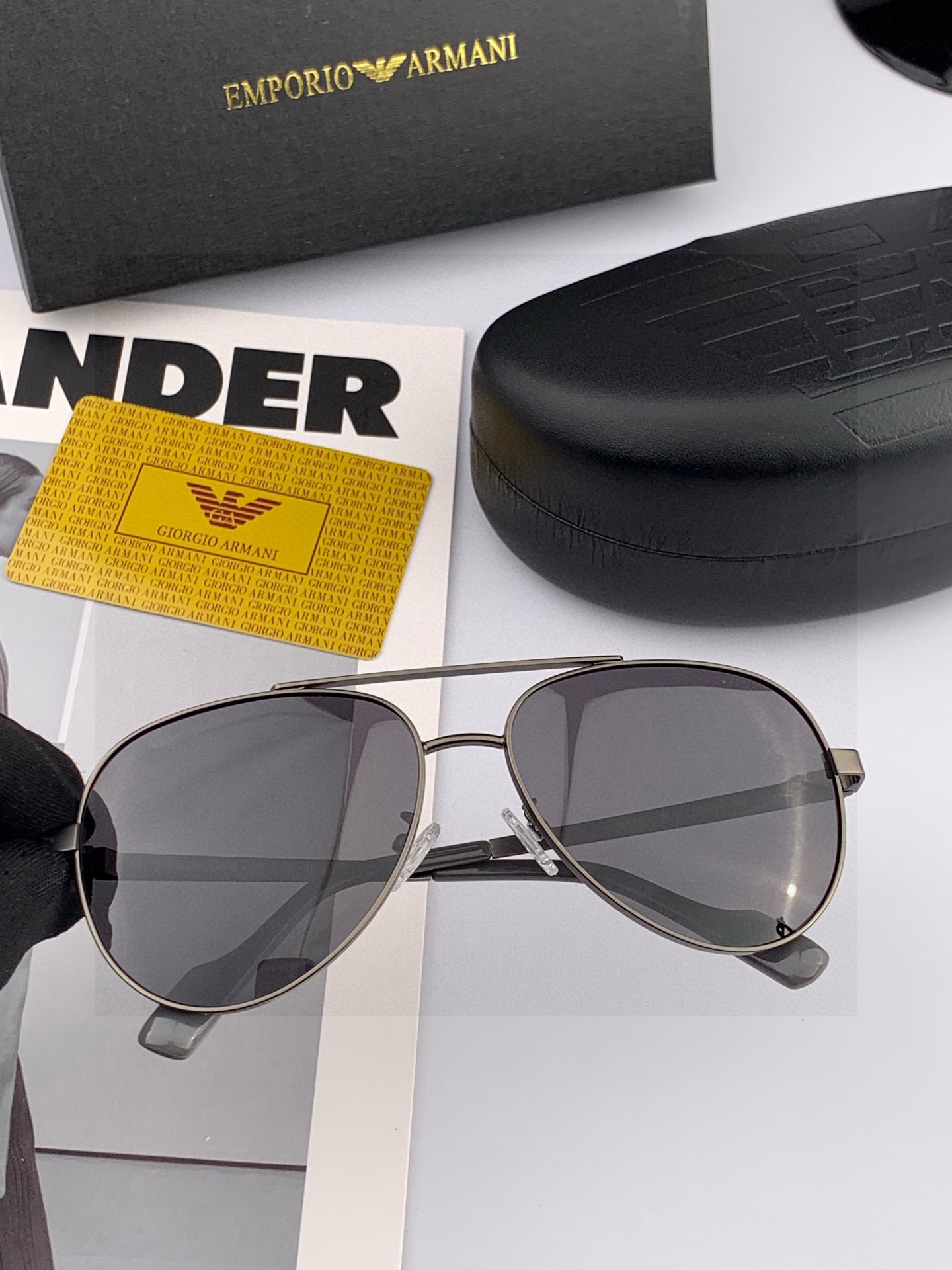 【阿玛尼】2025新款超百搭金属尼龙太阳镜、造型轮廓超大镜框完美修饰脸型，时尚超级百搭 ！型号：A261