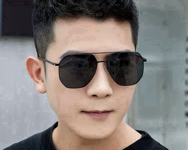 LV 男款炫彩飞行员偏光太阳镜 ❤️材质：高清尼龙加厚卡槽高清偏光镜片 🌹无边框镜架💕颜👍型号：L089