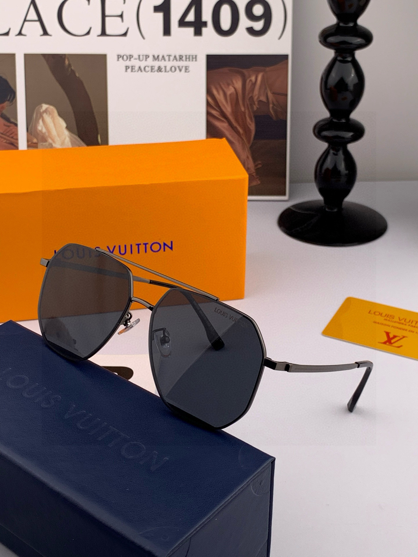 LV 男款炫彩飞行员偏光太阳镜 ❤️材质：高清尼龙加厚卡槽高清偏光镜片 🌹无边框镜架💕颜👍型号：L089