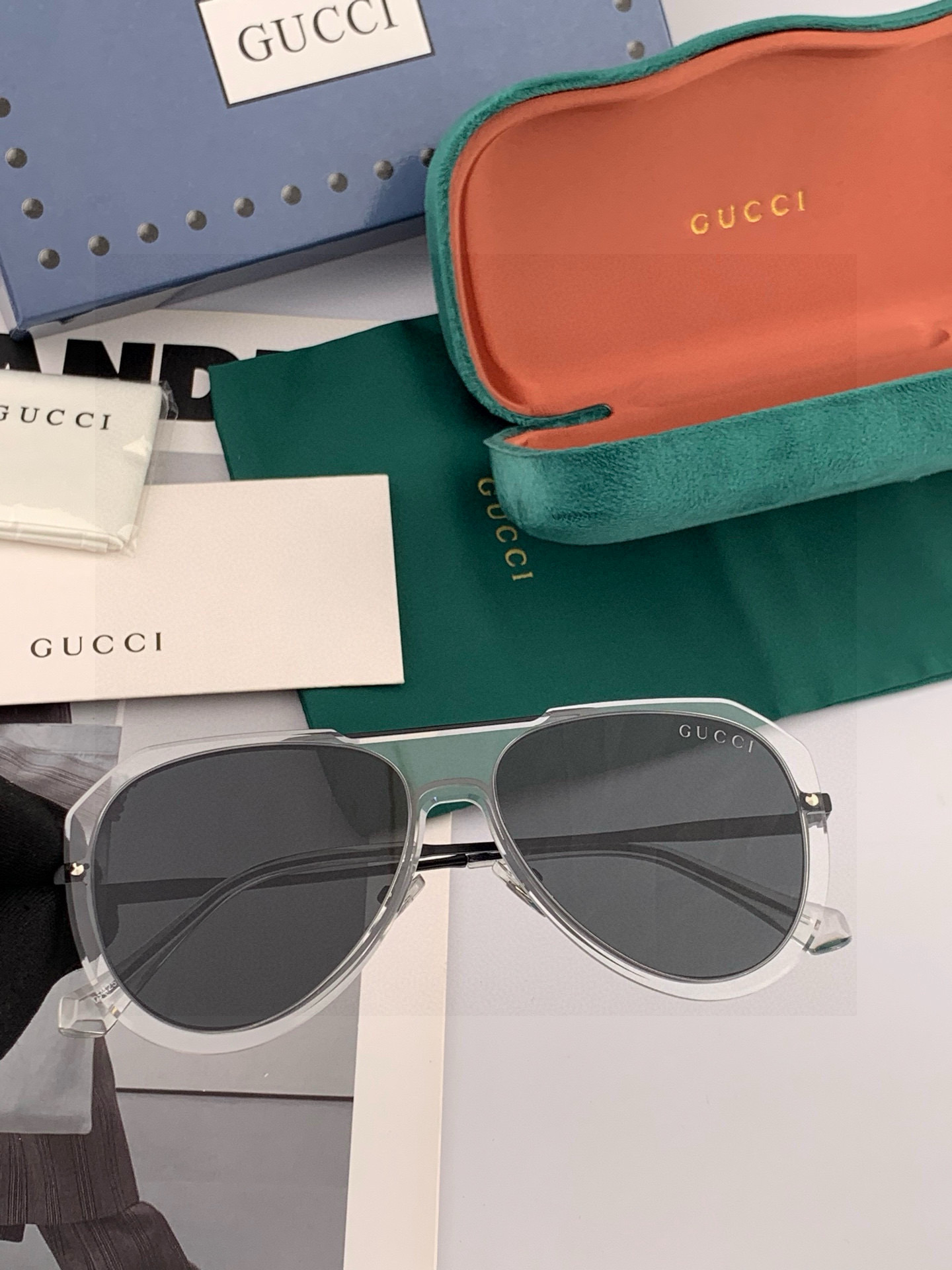 GUCC* 2025 新款男女情侣款太阳iP电镀永不褪色 卖点：超轻超有弹性整幅眼镜片：高清尼龙偏光镜片