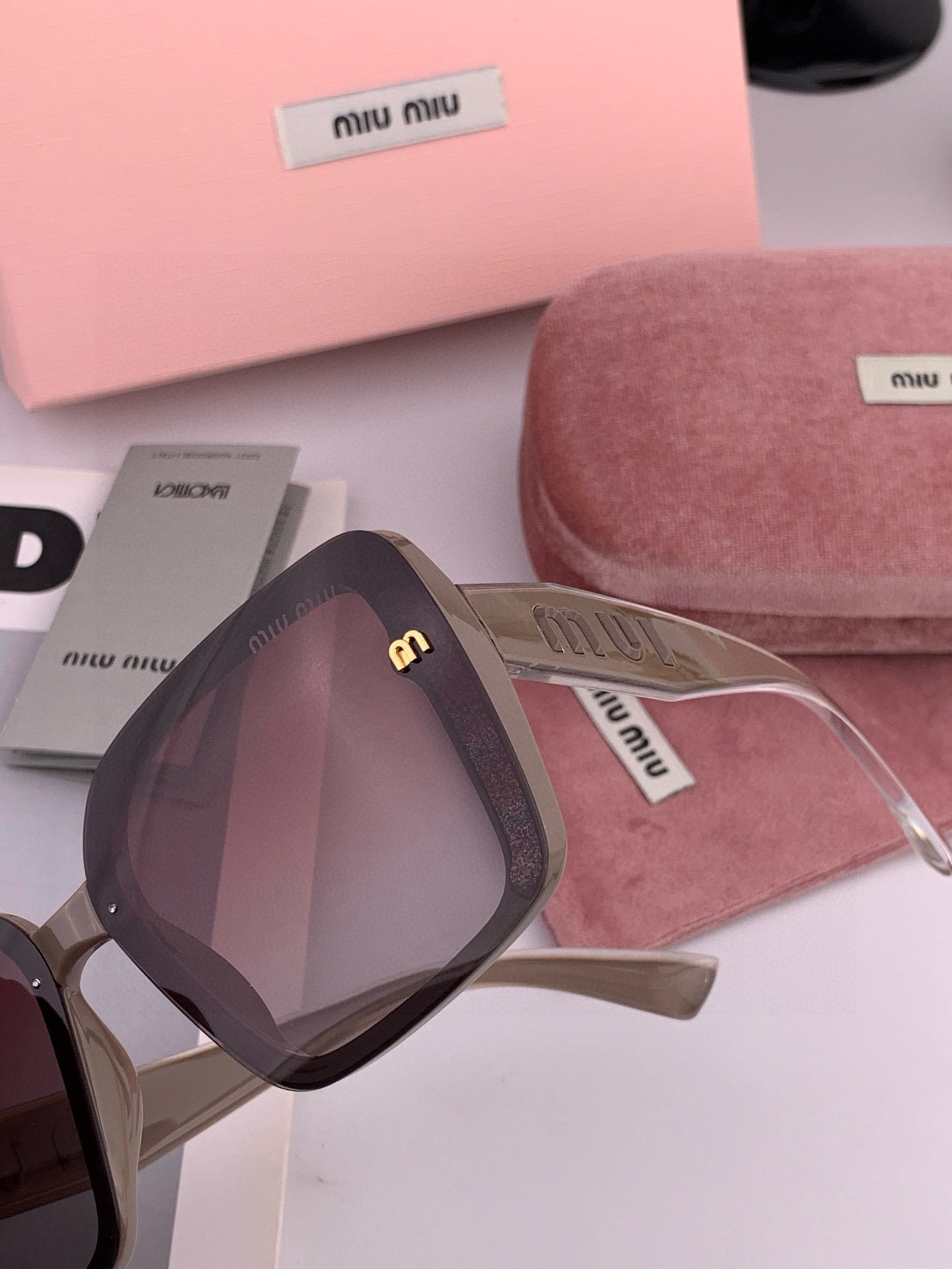 MIUMIU/缪缪🖇🖇2025🌟闪耀新款璀璨登台 ❤❤太阳镜潮品 精致个性设计简约时尚 专柜品质值得拥有