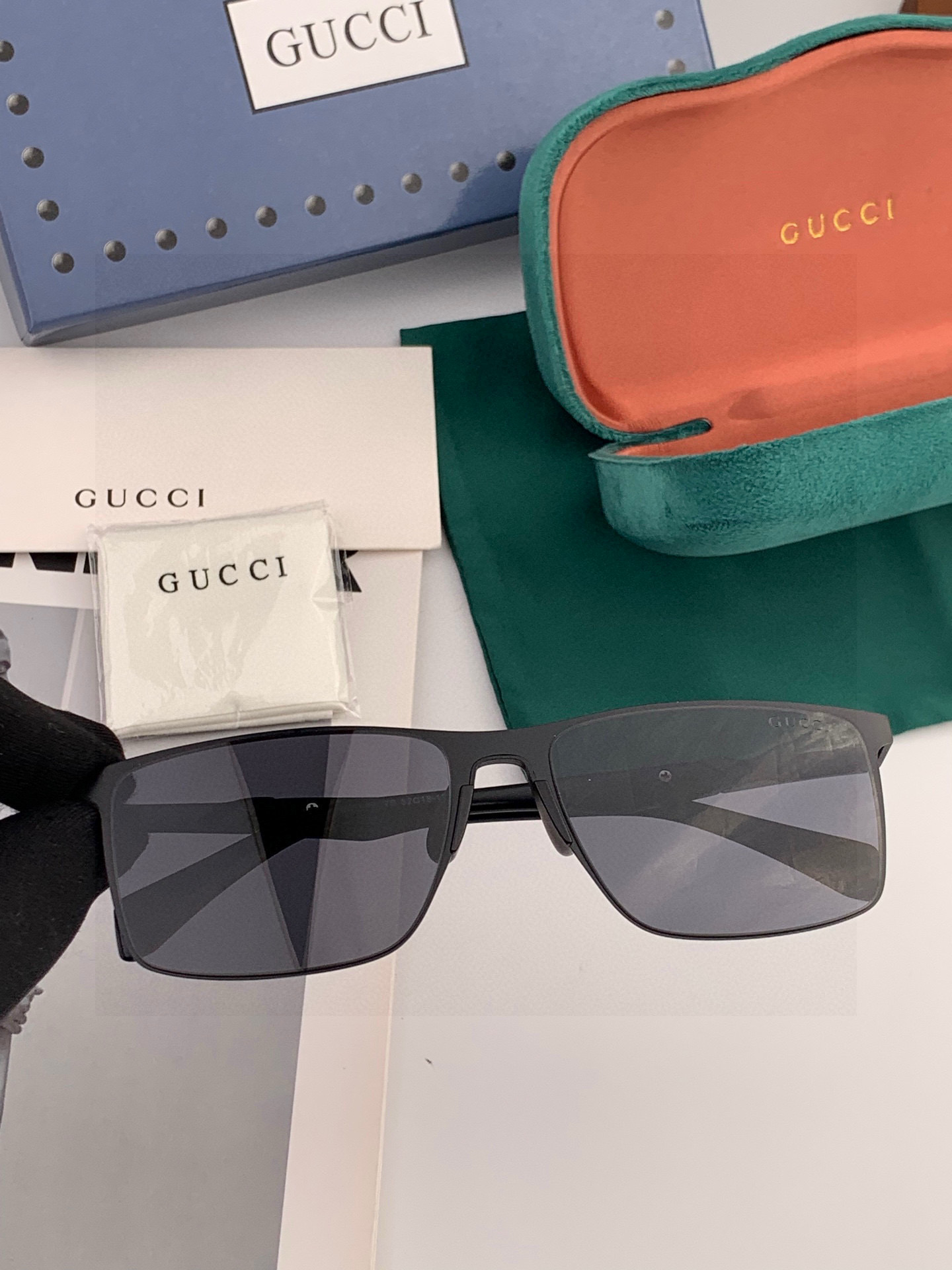 ♦️GUCCI 2025新款男女情侣款太阳镜多边形墨镜iP电镀永不褪色 超轻超有弹性整幅眼镜无螺丝重要的