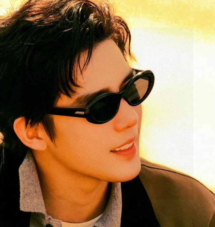 【TR偏光系列】Gucci 经典的小框设计，情侣款不挑脸型，无论搭配大衣还是连衣裙都非常显气质偏光镜片预