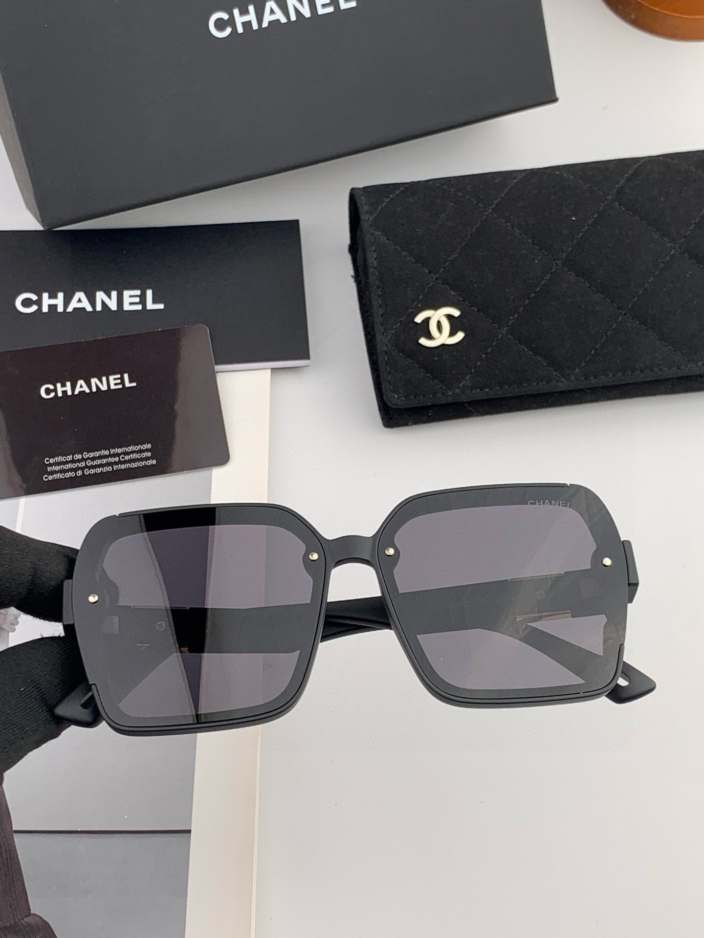 【CHANEL】香奈儿 2025新款潮流爆款 时尚方框太阳镜 佩戴舒适 网红潮款墨镜 女士高清加厚偏光太