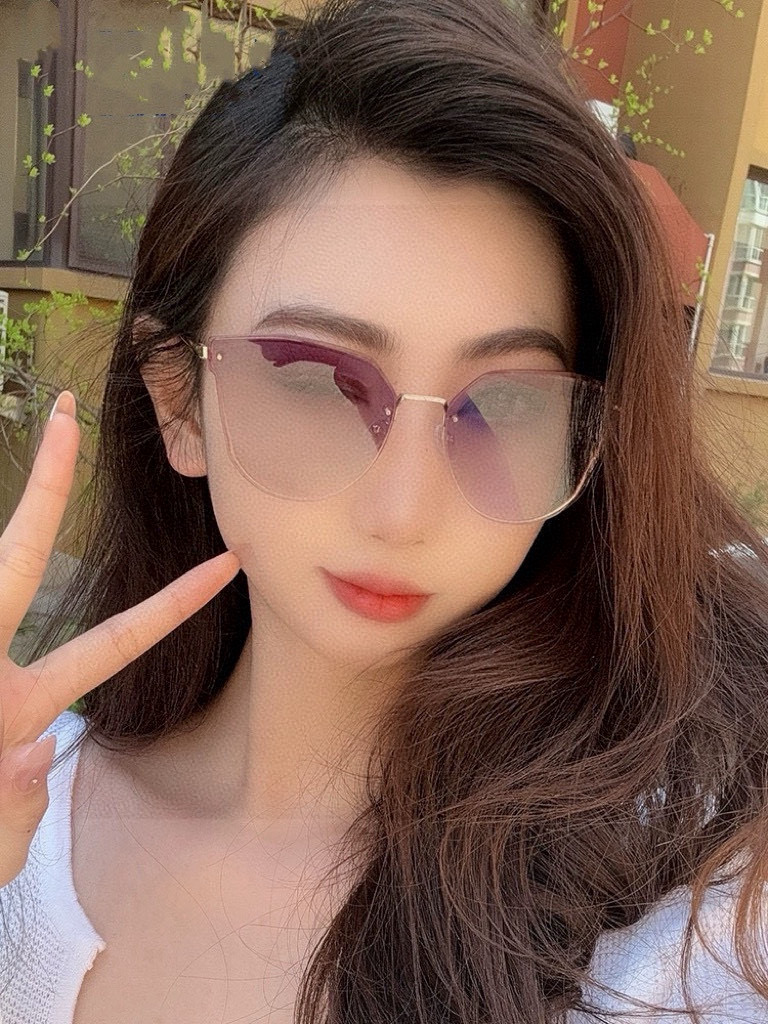 GUCCI 2025开春新款 最新款无框太阳镜 各路网红纷纷带起气场满分‼️ 俏皮甜美.上脸效果更佳.金