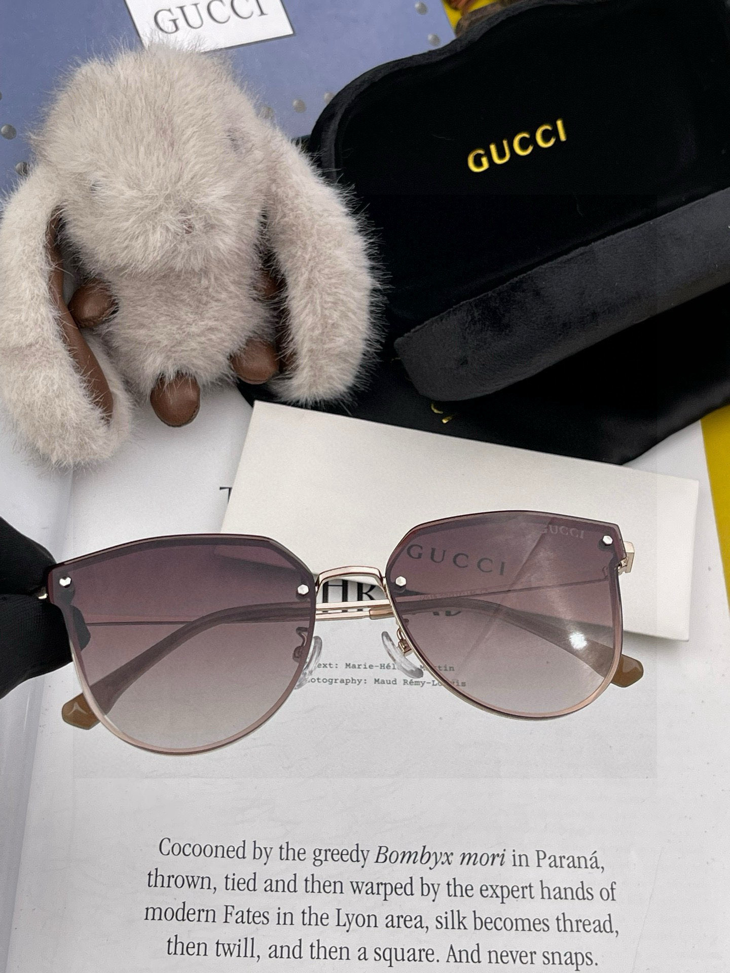 GUCCI 2025开春新款 最新款无框太阳镜 各路网红纷纷带起气场满分‼️ 俏皮甜美.上脸效果更佳.金