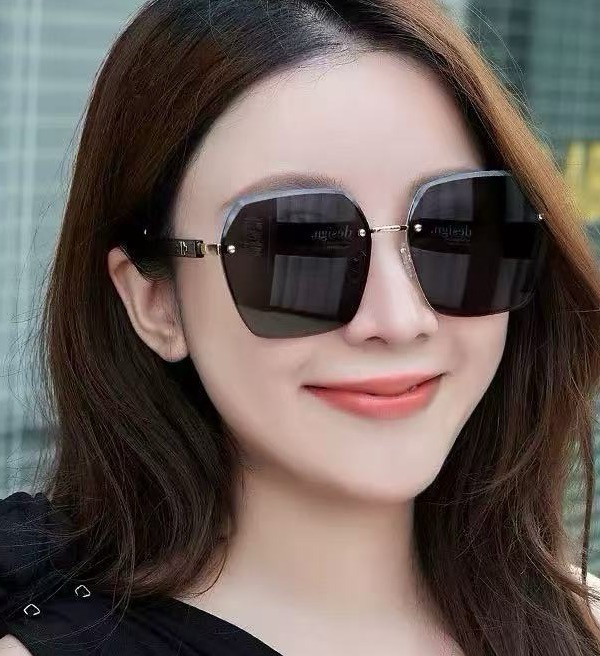 【尼龙偏光系列】爱马仕无框太阳镜墨方框设计，不挑脸型，无论搭配大衣还是连衣裙都非常显气质尼龙偏光镜片预防