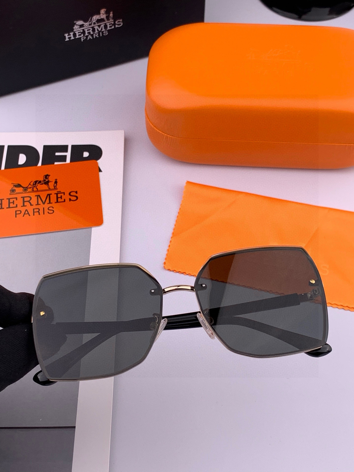 【尼龙偏光系列】爱马仕无框太阳镜墨方框设计，不挑脸型，无论搭配大衣还是连衣裙都非常显气质尼龙偏光镜片预防