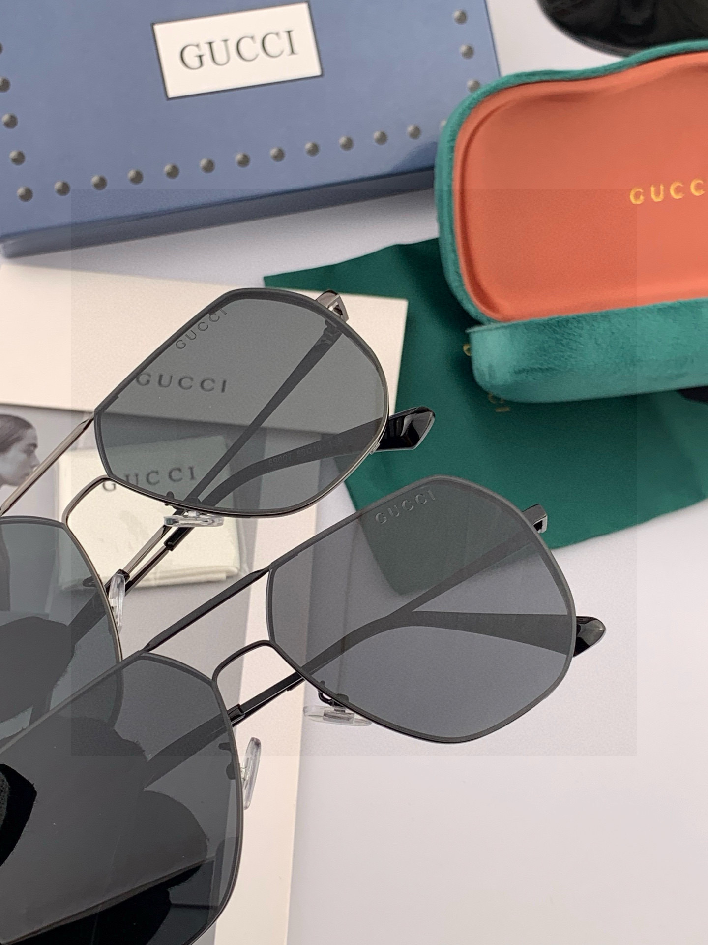 GUCC* 男款炫彩飞行员偏光太阳镜 ❤️材质：高清尼龙加厚卡槽高清偏光镜片 🌹无边框镜架💕颜👍型号：G