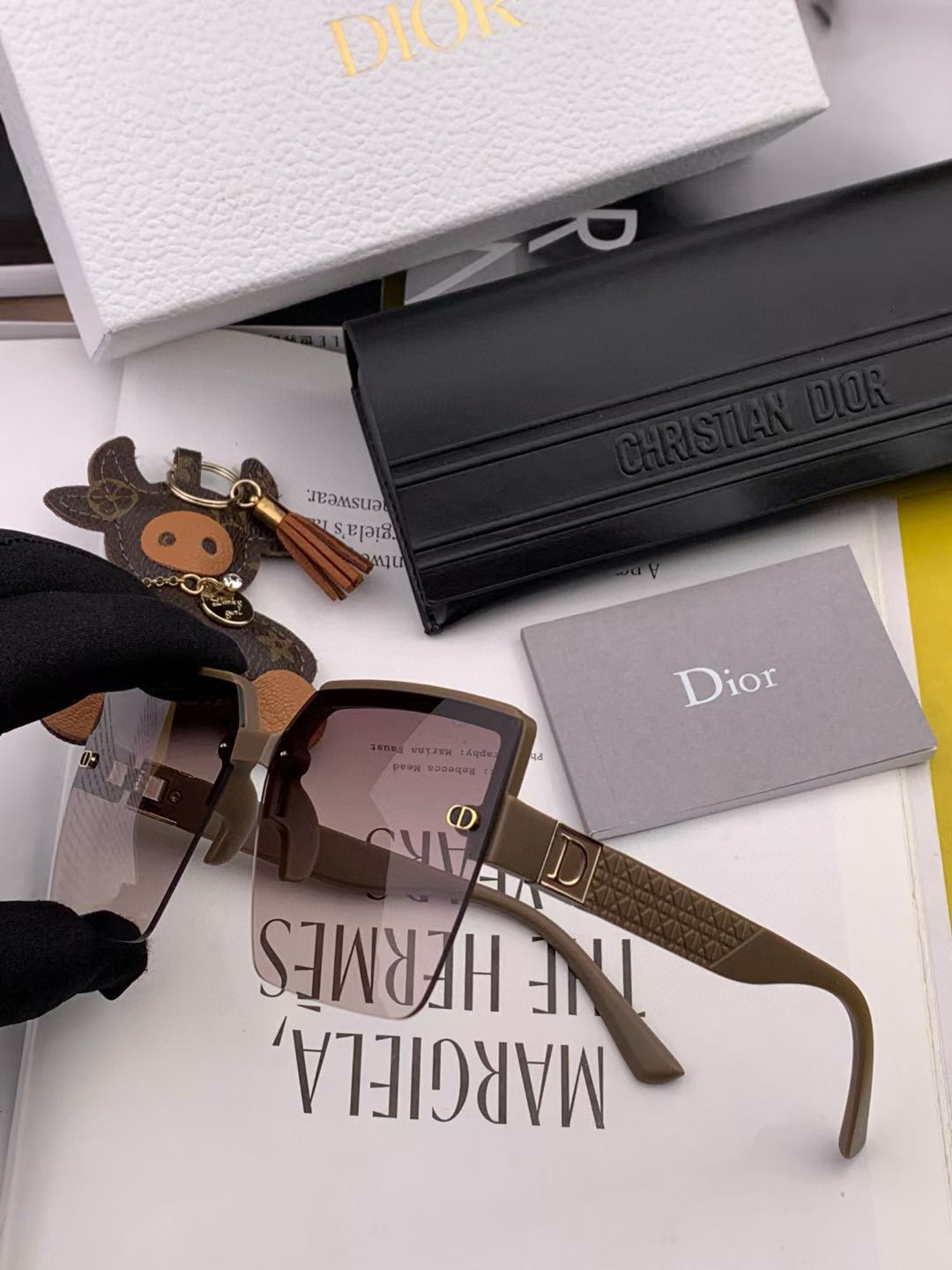 🔺 【DIOR-迪奥】2024开春新款 潮流爆款 时尚方框太阳镜 高品质 佩戴舒适 网红潮款墨镜 型号：