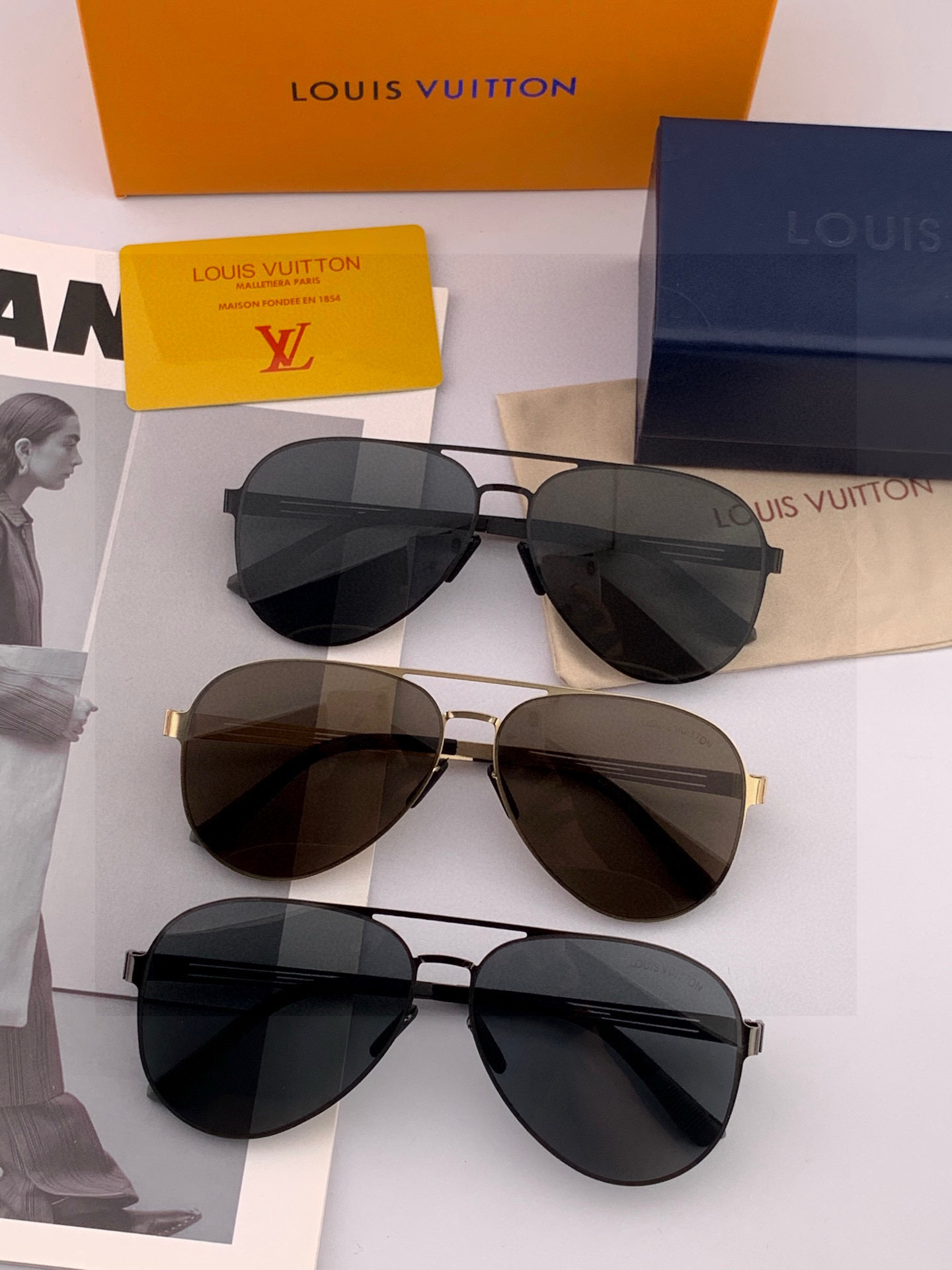 ♦️LV 2025新款男女情侣款太阳镜多边形墨镜iP电镀永不褪色 超轻超有弹性整幅眼镜无螺丝重要的是压不