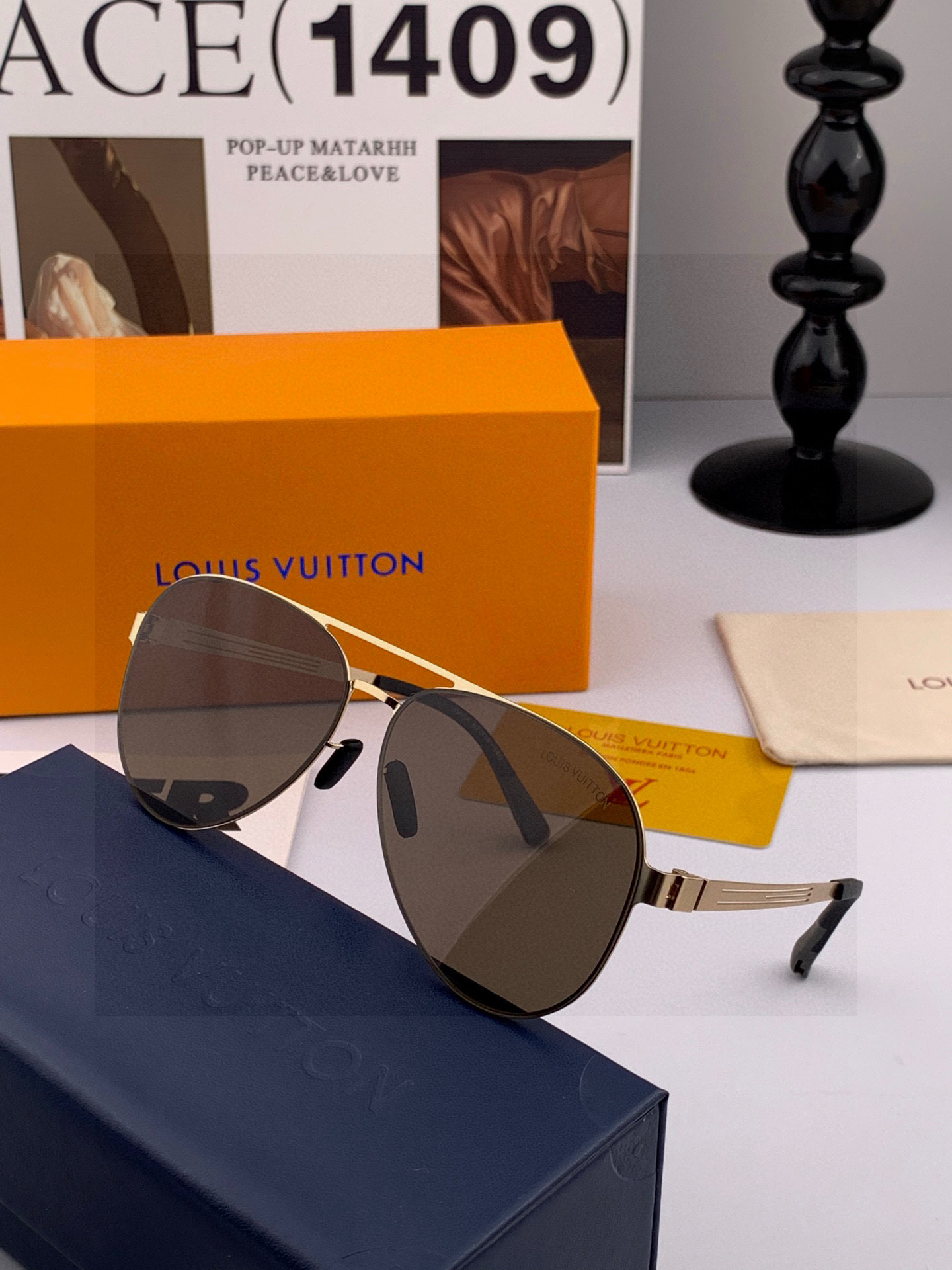 ♦️LV 2025新款男女情侣款太阳镜多边形墨镜iP电镀永不褪色 超轻超有弹性整幅眼镜无螺丝重要的是压不