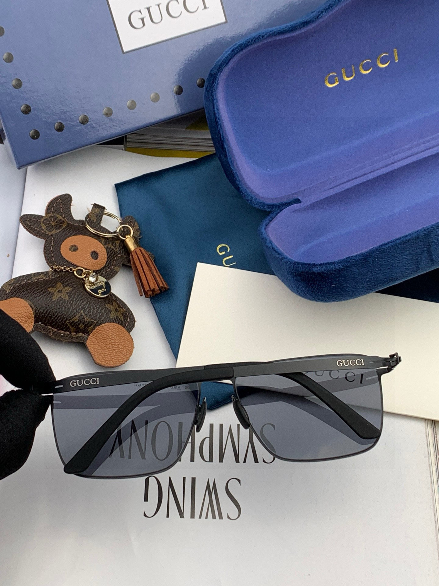 GUCCI 男款炫彩飞行员偏光太阳镜 ❤️材质：高清尼龙加厚卡槽高清偏光镜片 🌹无边框镜架💕颜👍型号：G