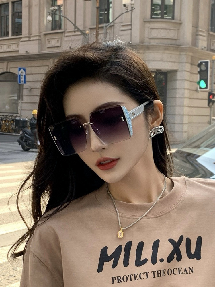 DIOR 2025新款女士方框太阳眼镜 开车墨镜 新款金属无框太阳镜 时尚大方 舒适轻盈 精致奢华 超轻