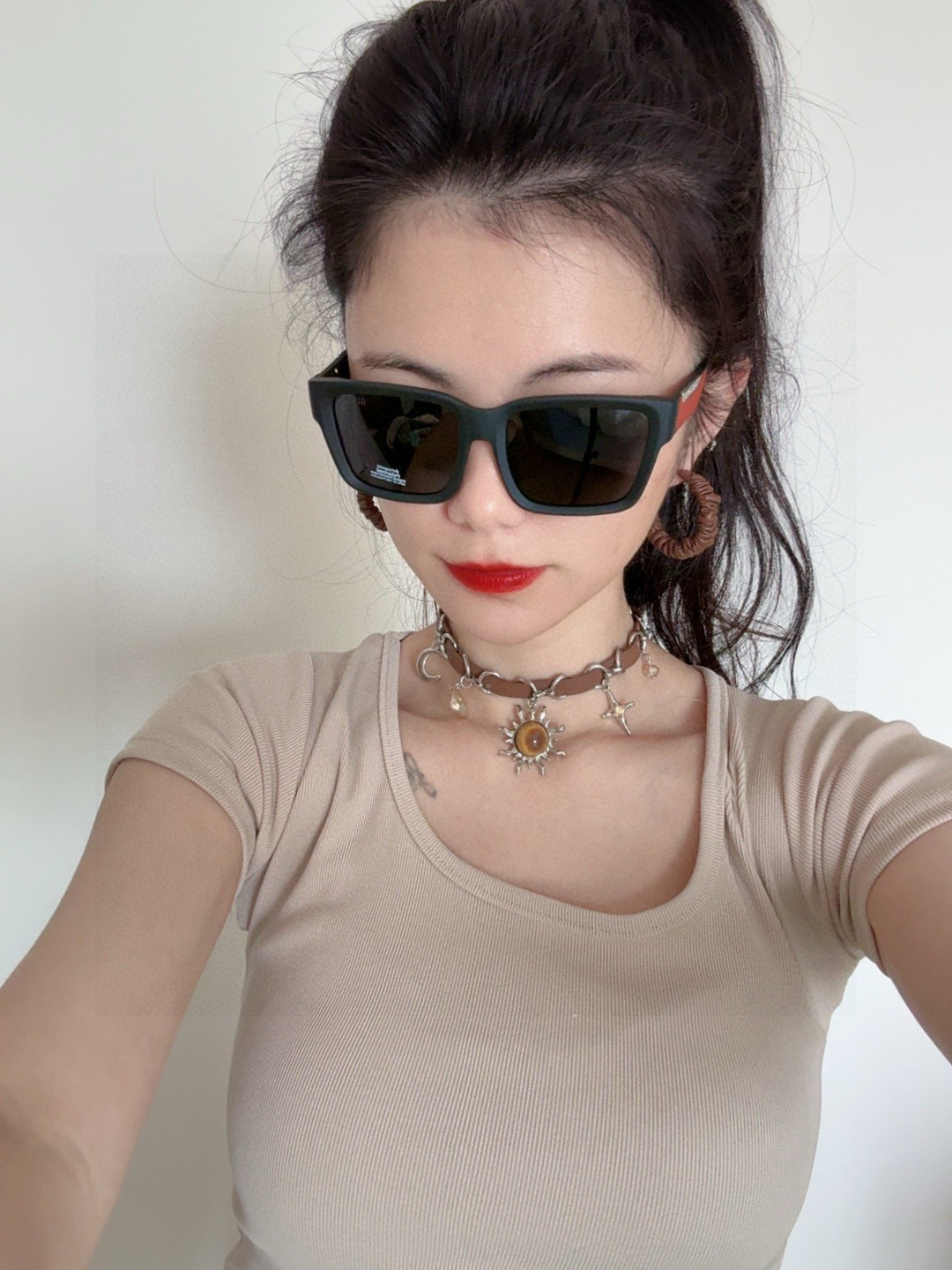 超好看 潮酷【GUCCI】古驰 新款款太阳镜以独特魅力和前卫风格诠释春夏最新眼镜，以方框设计，中梁连体质