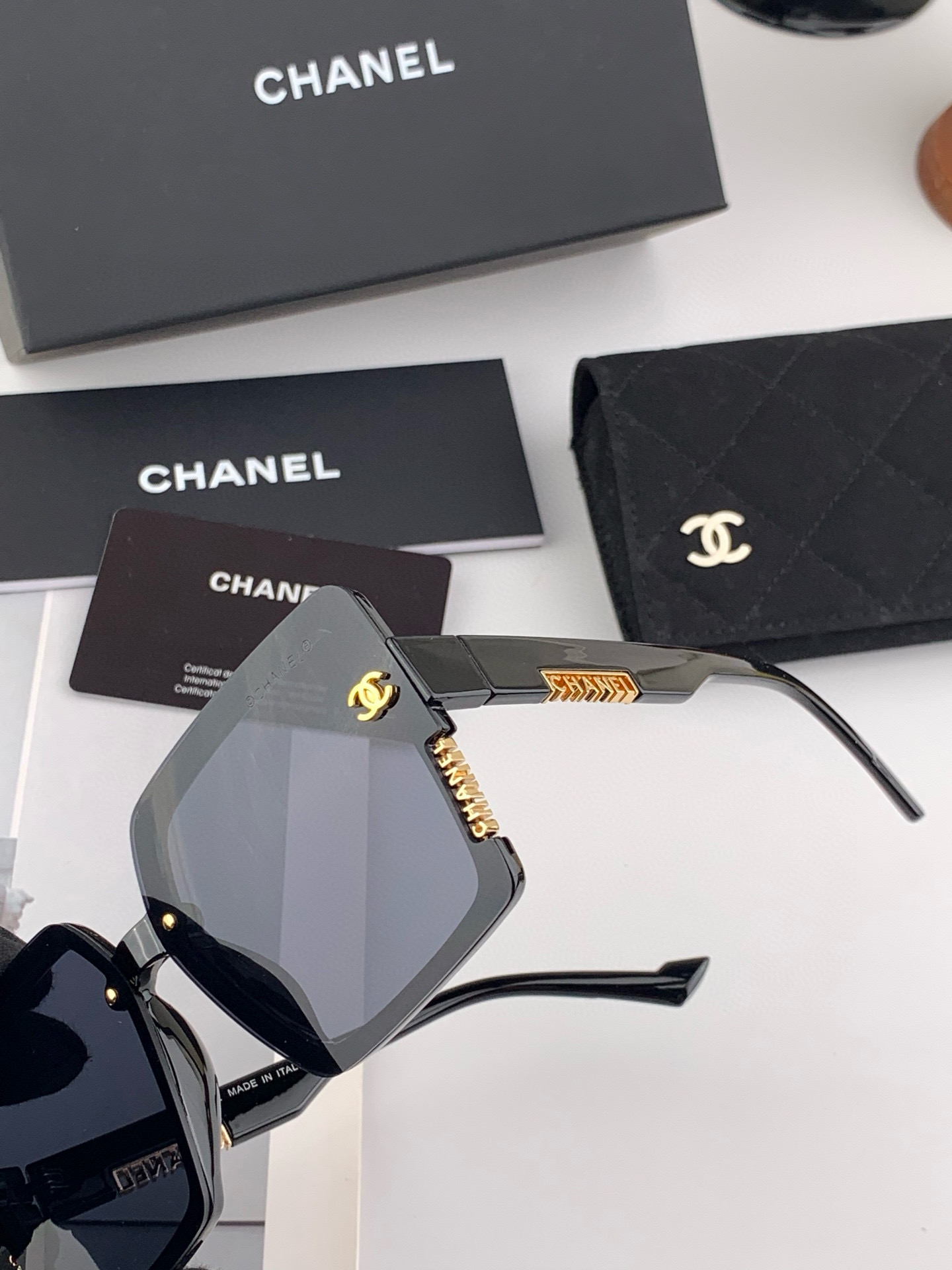 🔺CHANEL🔻2025官方早春新款，众多明星同款[色]香奈儿‼️‼️新款大框墨镜 ，🌈🌈宝丽来超清太阳