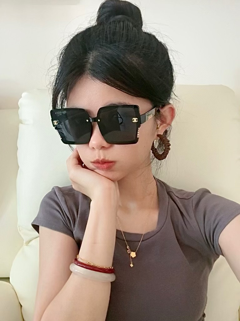 🔺CHANEL🔻2025官方早春新款，众多明星同款[色]香奈儿‼️‼️新款大框墨镜 ，🌈🌈宝丽来超清太阳