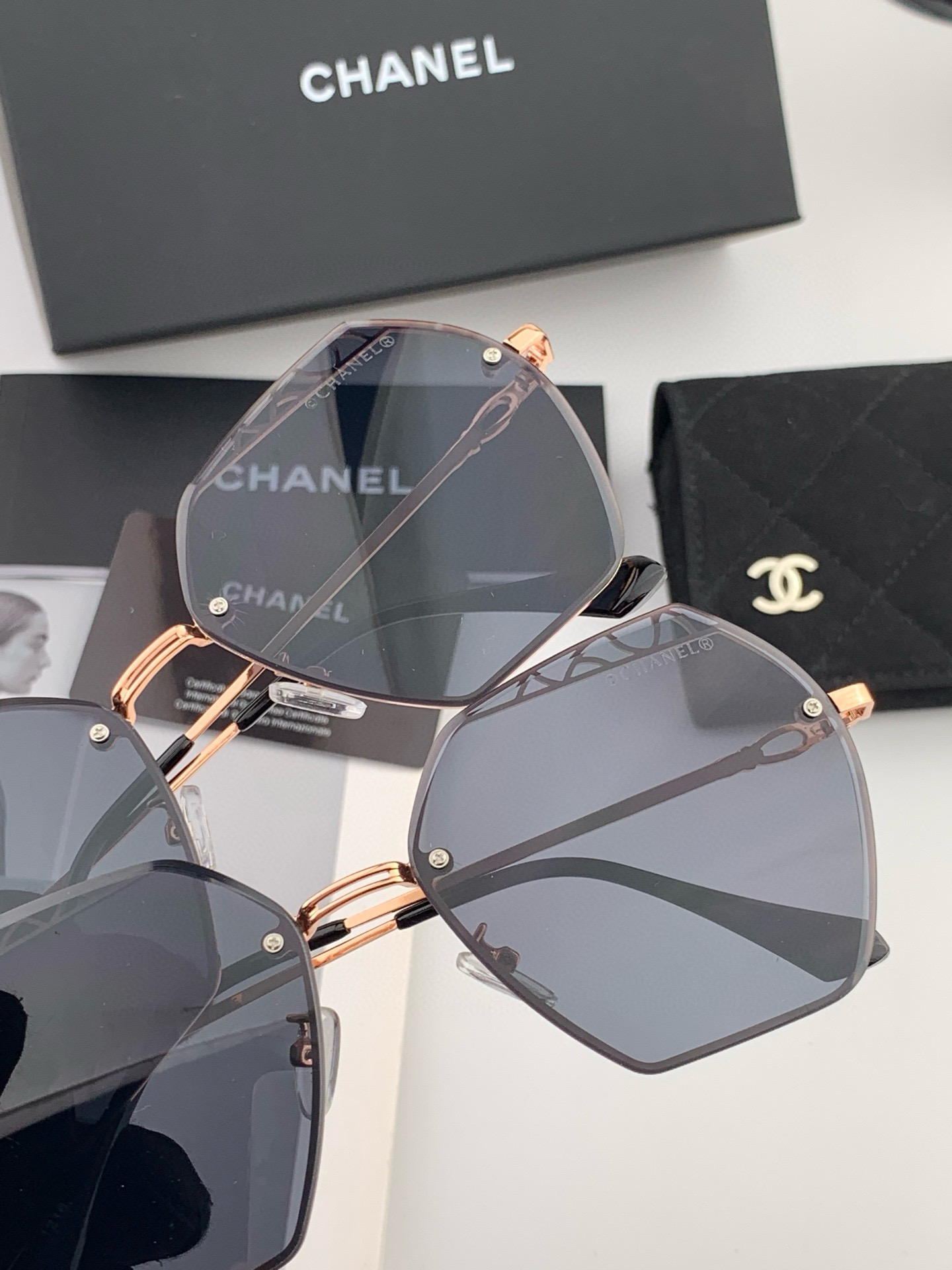 新品CHANEL 香奈儿太阳镜以独特魅力和前卫风格诠释春夏最新眼镜，质感超好佩带舒适 型号：CH7067