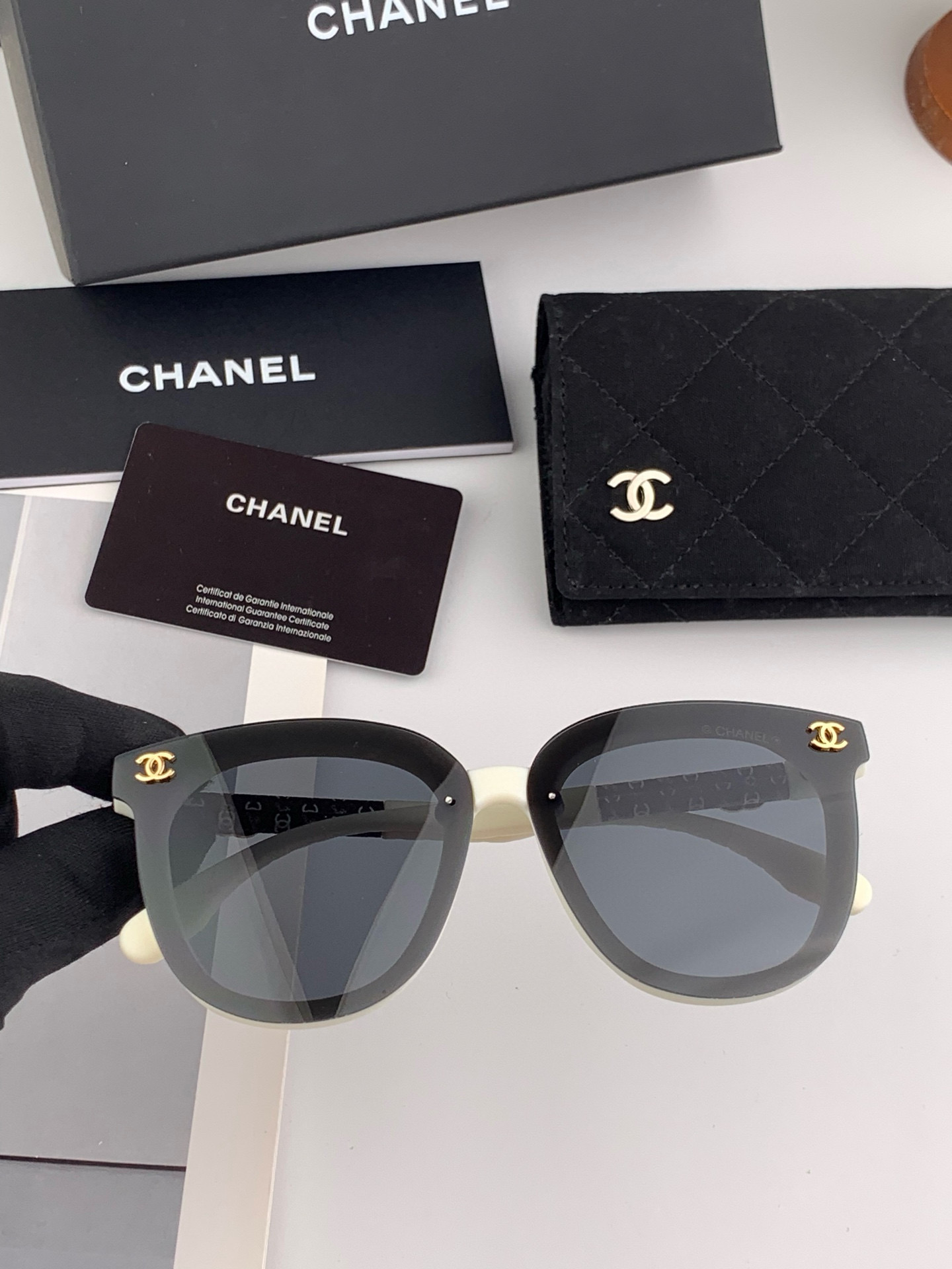 Chanel大框太阳镜墨镜 经典的方框设计，不挑脸型，无论搭配大衣还是连衣裙都非常显气质偏光镜片预防紫外