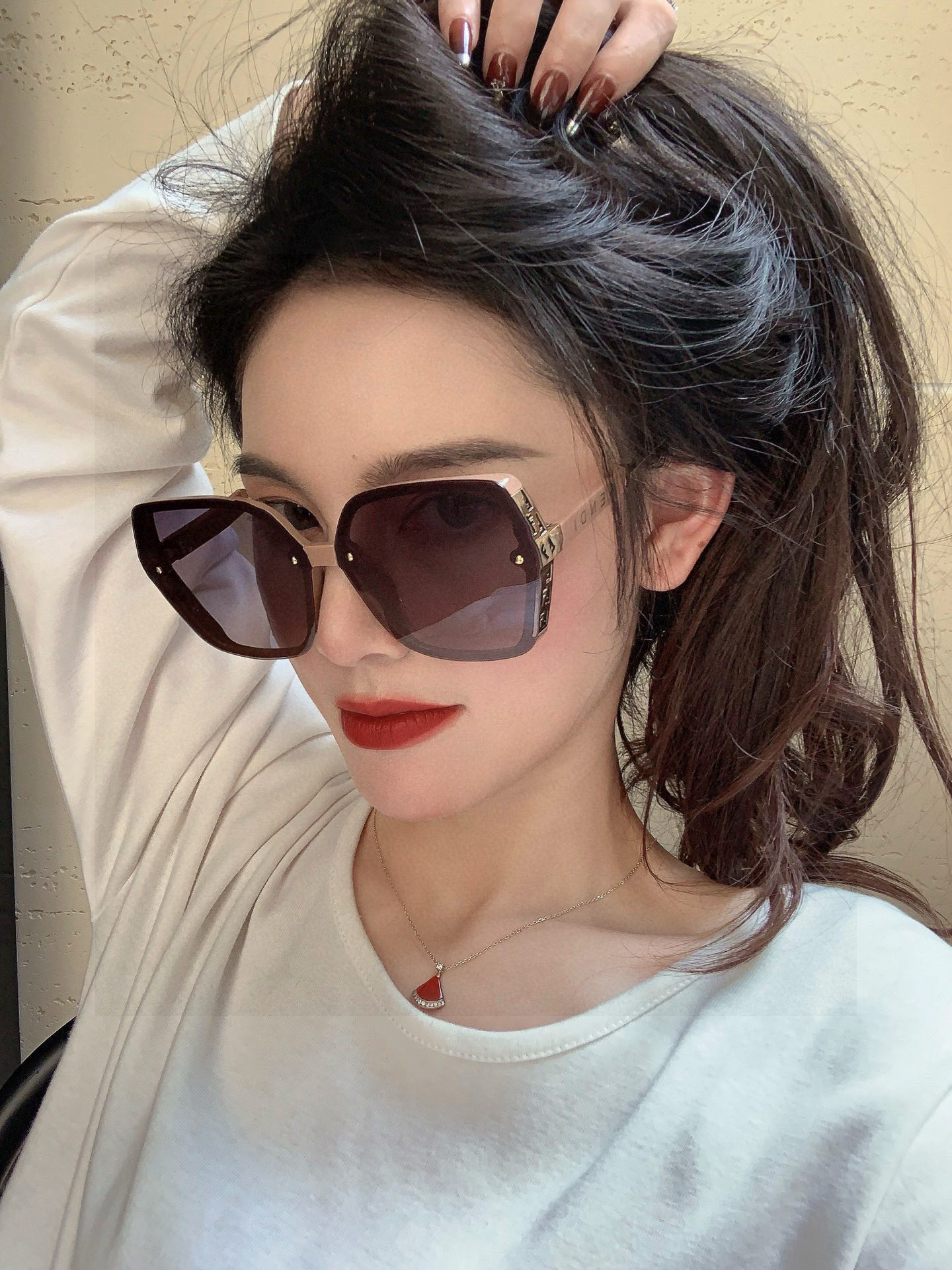 芬迪 2025开春新款 方框太阳镜 各路网红纷纷带起气场满分‼️ 俏皮甜美.上脸效果更佳.金属质感超好 