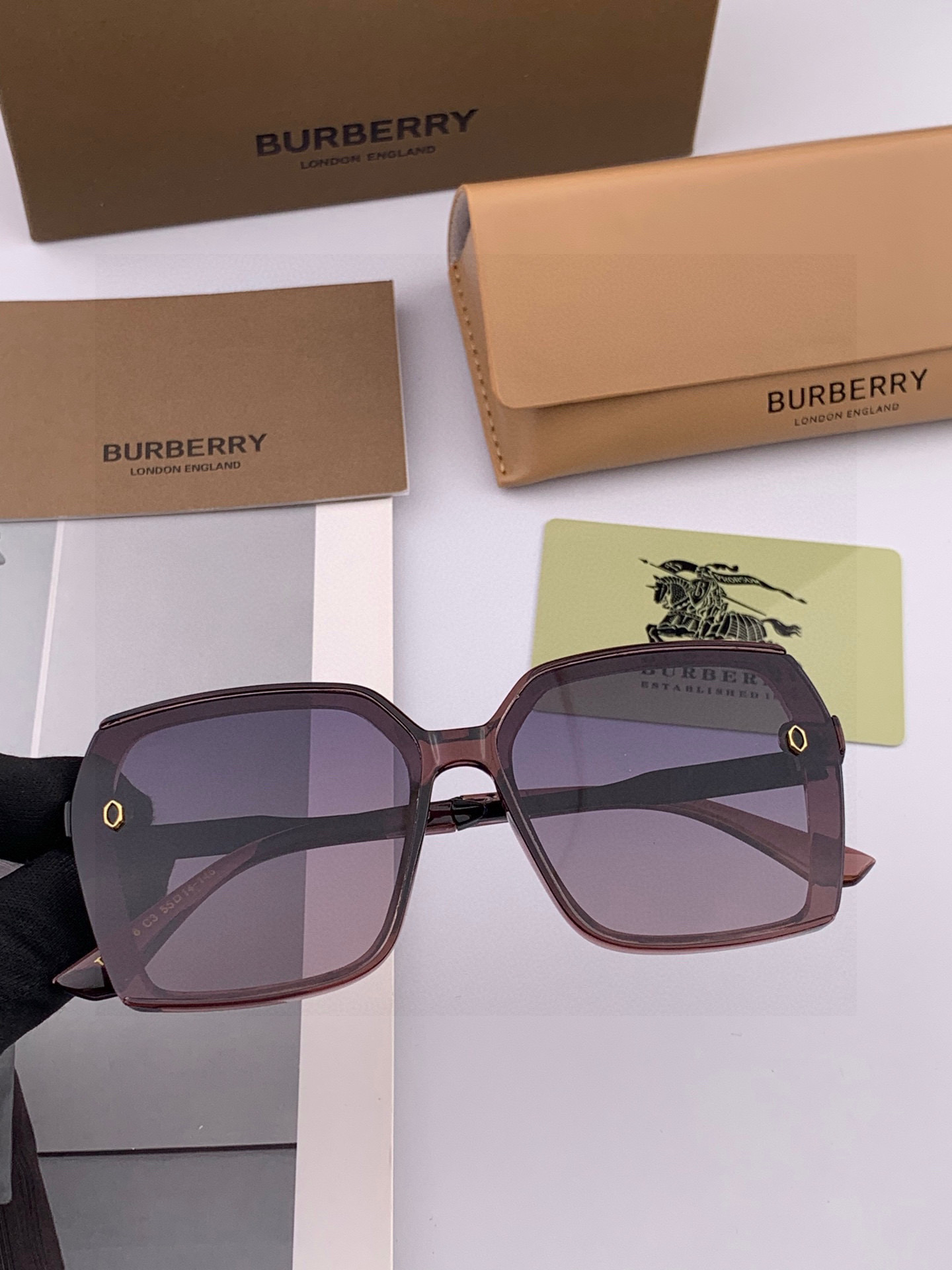 【偏光系列太阳镜】🎈原版出货 巴宝莉网红超爆款💙经典奢华全球风[强][酷][亲亲] 时尚方框太阳镜[得意