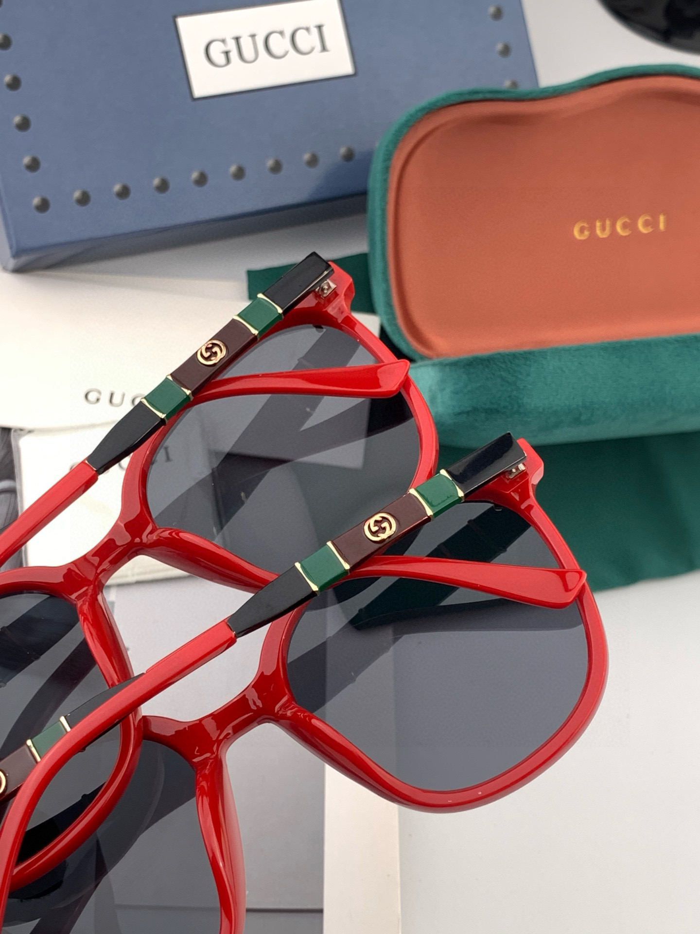 【TR偏光系列】 Gucci联名系列限量版经典的圆框设计，不挑脸型，无论搭配大衣还是连衣裙都非常显气质偏