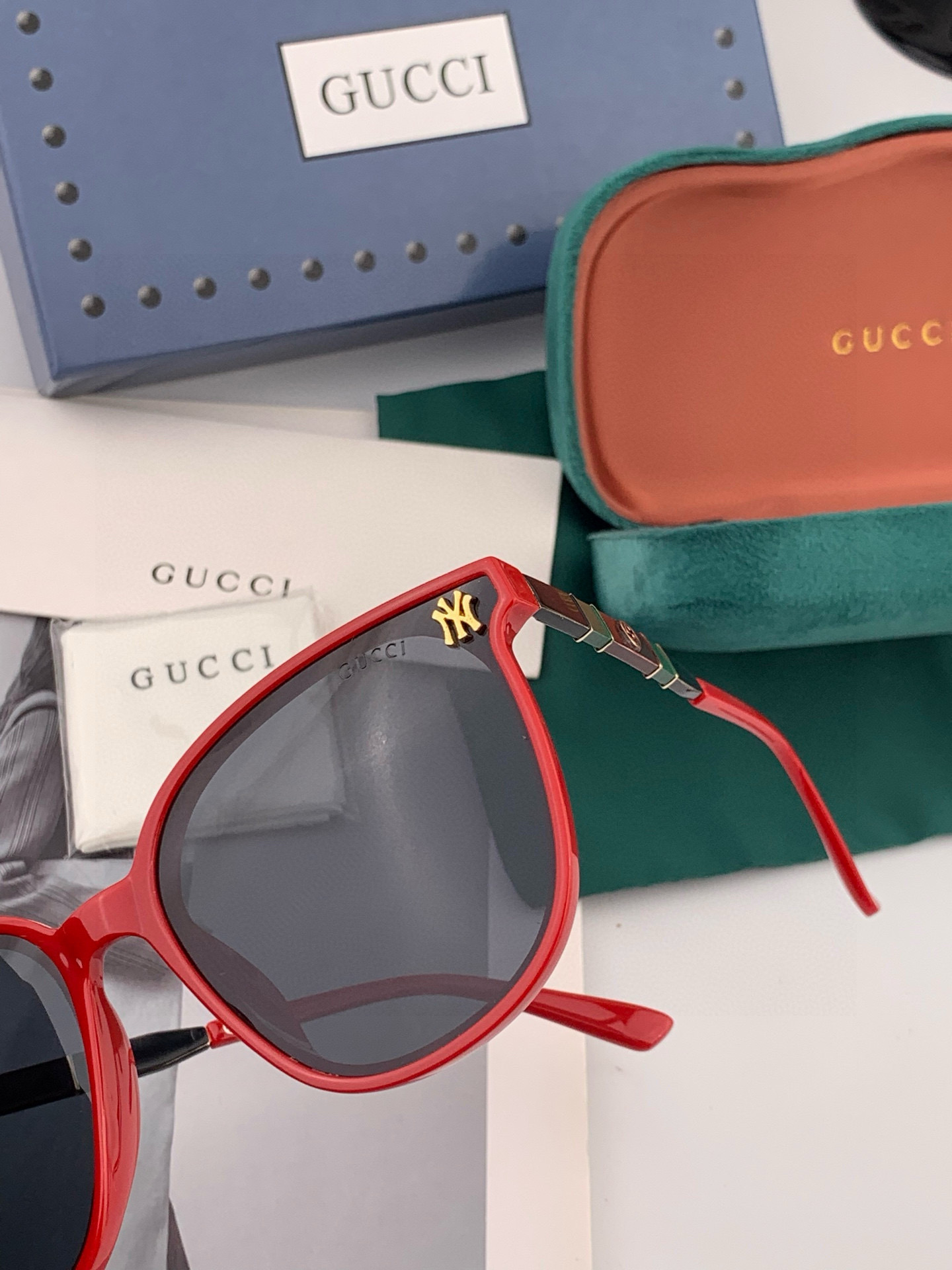 【TR偏光系列】 Gucci联名系列限量版经典的圆框设计，不挑脸型，无论搭配大衣还是连衣裙都非常显气质偏