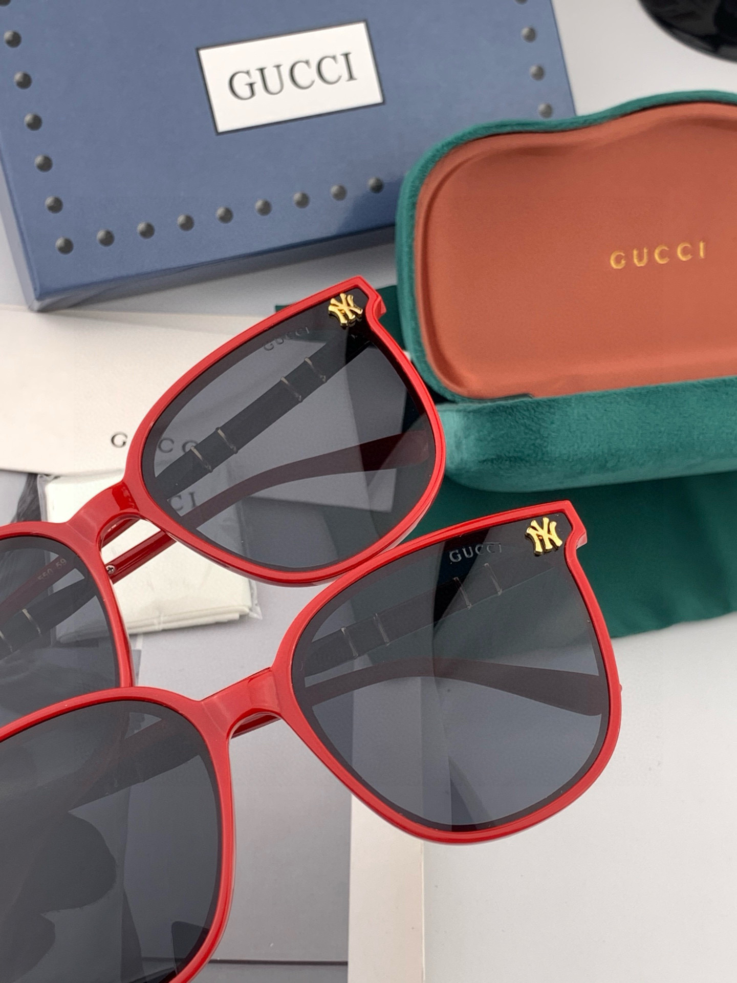 【TR偏光系列】 Gucci联名系列限量版经典的圆框设计，不挑脸型，无论搭配大衣还是连衣裙都非常显气质偏