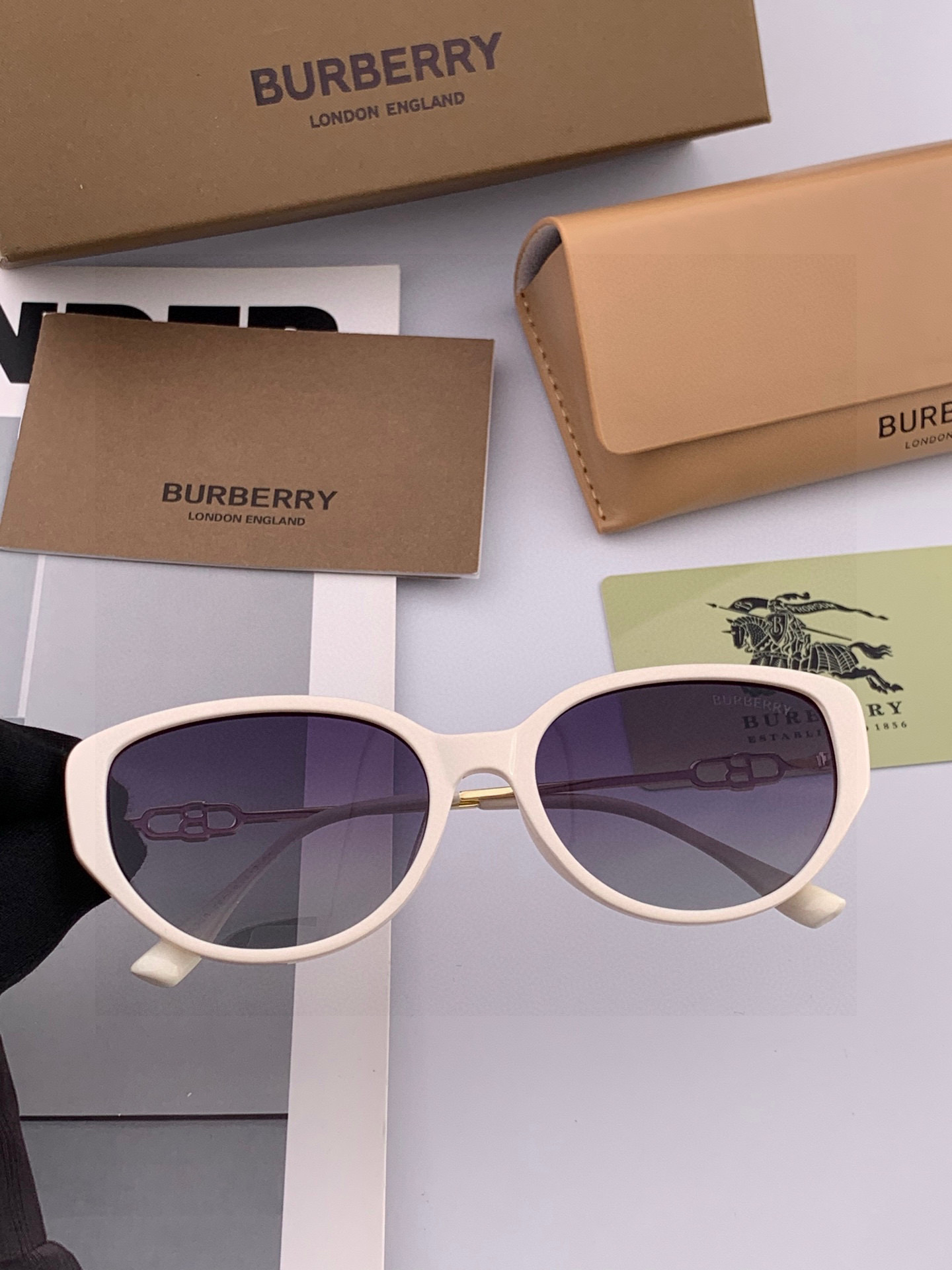 【偏光系列太阳镜】🎈原版出货 巴宝莉网红超爆款💙经典奢华全球风[强][酷][亲亲] 时尚方框太阳镜[得意