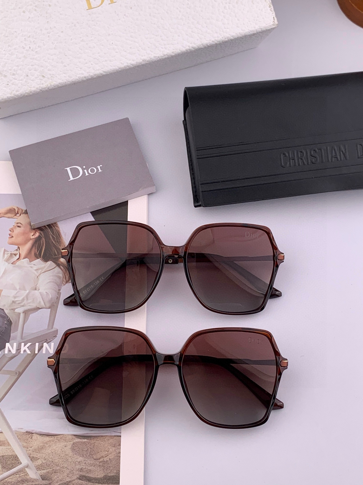 DIOR女士太阳镜🎒2025新款 最潮时尚太阳镜👓👕出行必备👒👠潮人必备[呲牙][呲牙] 高档金属镶钻搭