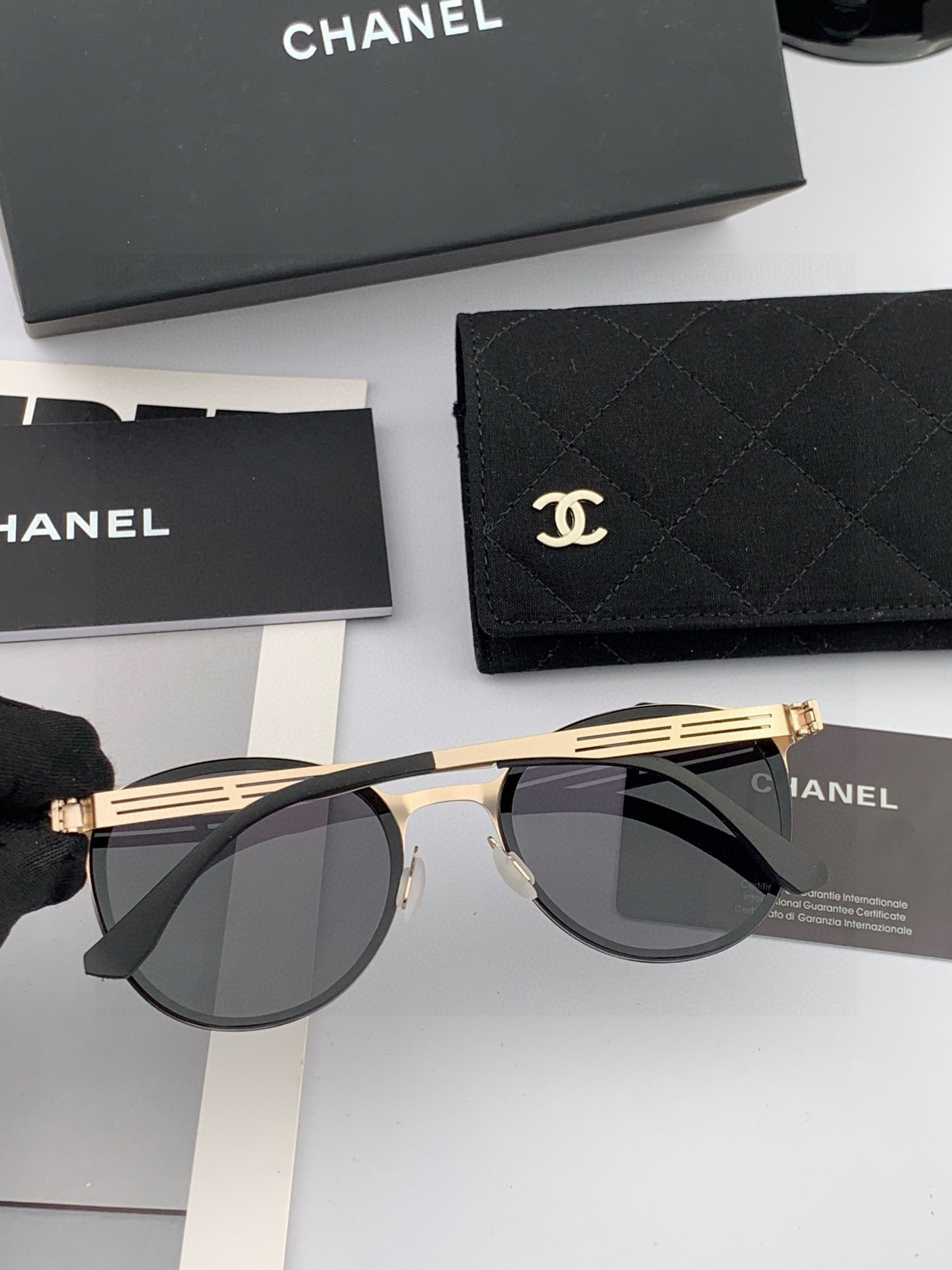 🔺 【香奈儿】2025开春新款 潮流爆款 时尚圆框无螺丝太阳镜 高品质 佩戴舒适 网红潮款墨镜 女士高清