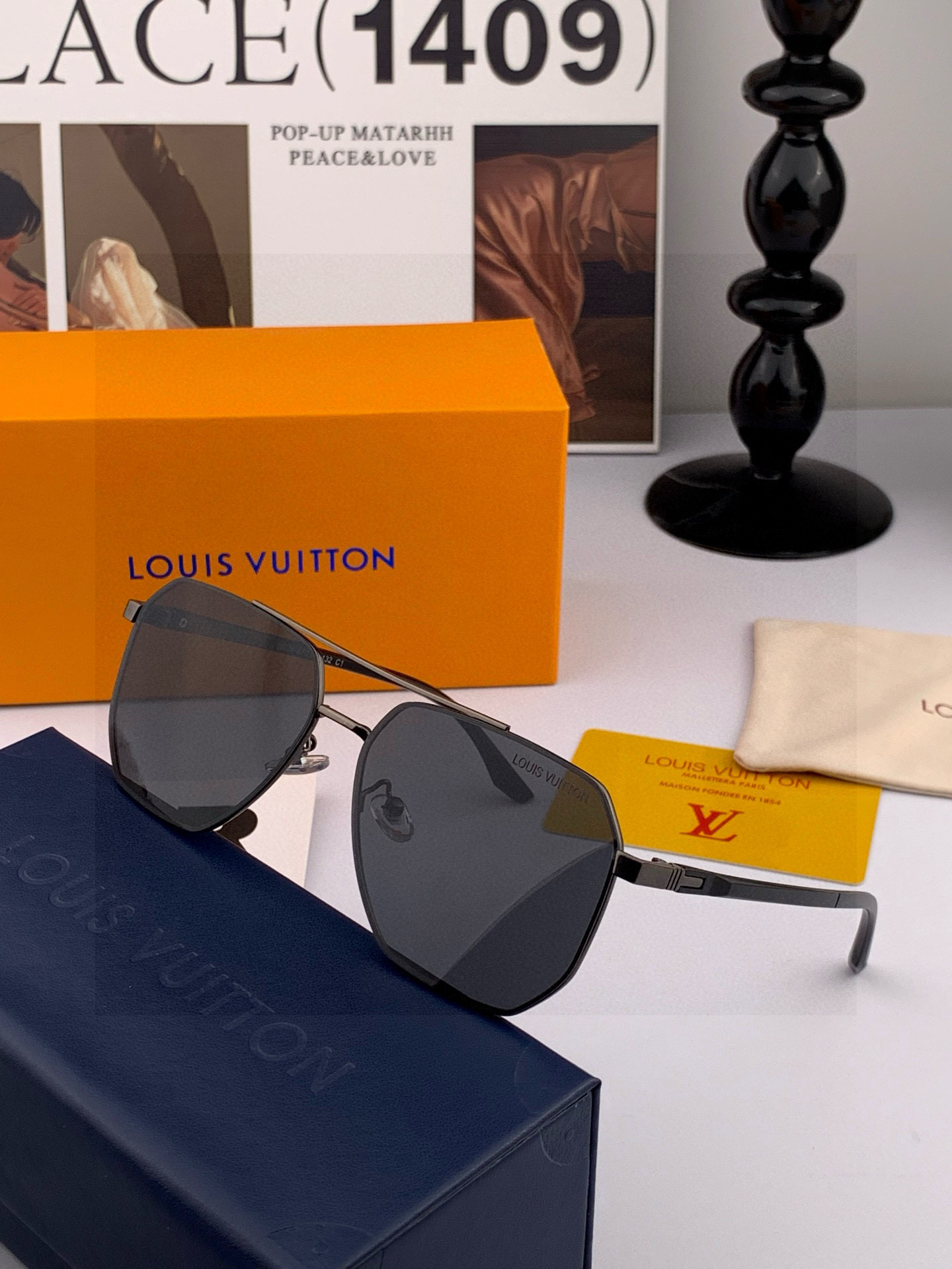 LV 男款炫彩飞行员偏光太阳镜 ❤️材质：高清尼龙加厚卡槽高清偏光镜片 🌹无边框镜架💕颜👍型号：L889