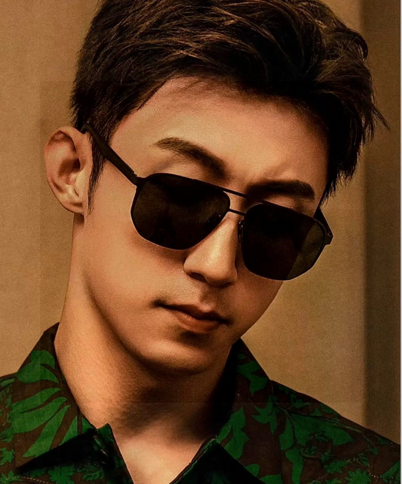 GUCCI 男款炫彩飞行员偏光太阳镜 ❤️材质：高清尼龙加厚卡槽高清偏光镜片 🌹无边框镜架💕颜👍型号：G