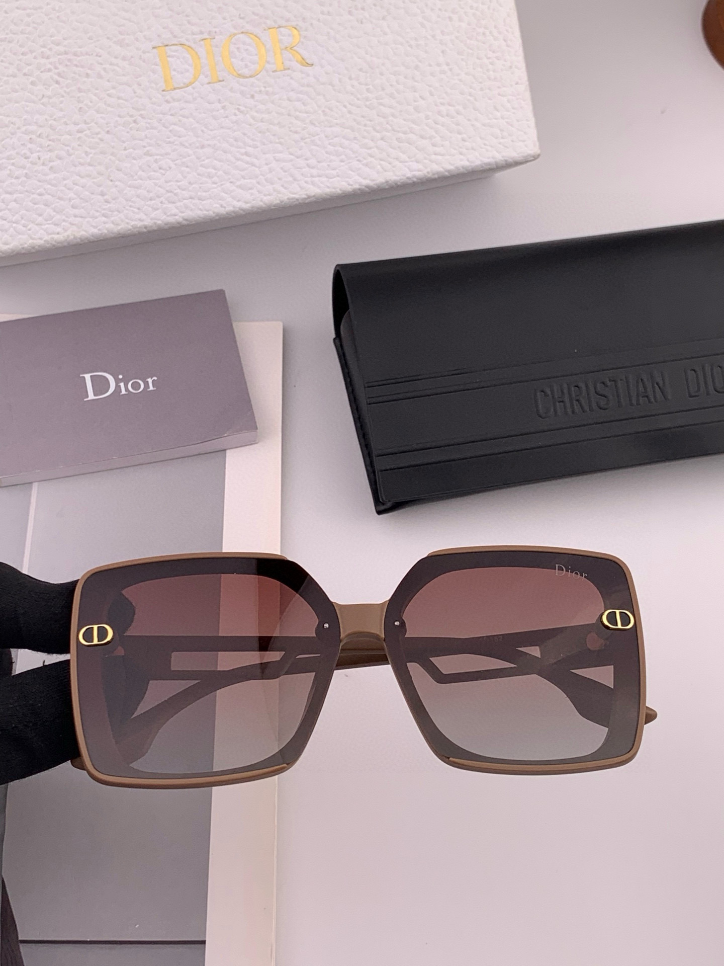 🔺 【DIOR-迪奥】2025开春新款 潮流爆款 时尚方框偏光太阳镜 高品质 佩戴舒适 网红潮款墨镜 女