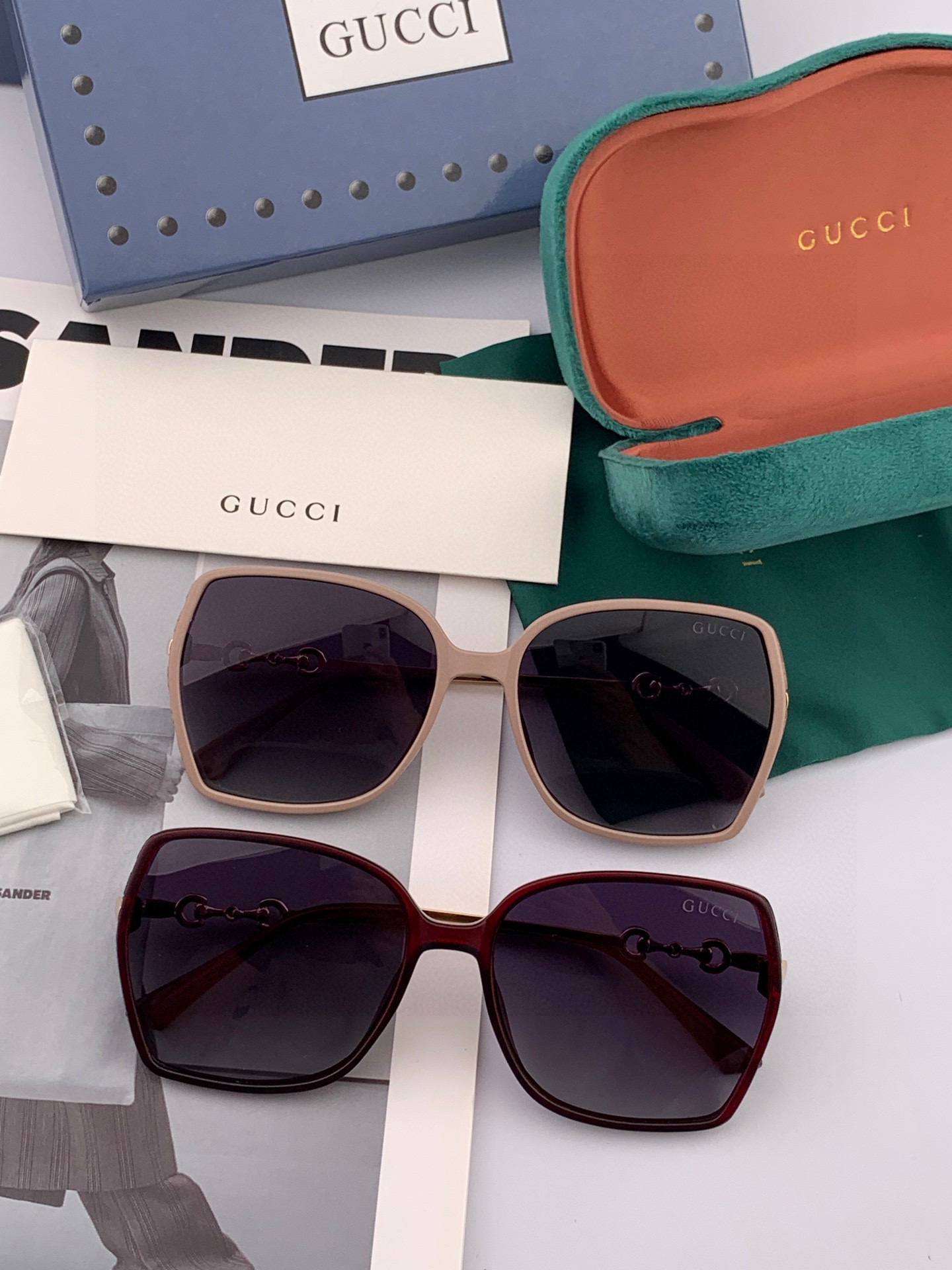 Gucci墨镜2025新款 。 方框设计再优雅的同时还能在视觉上修饰脸型，敲显脸小，不挑脸型 复古的马衔