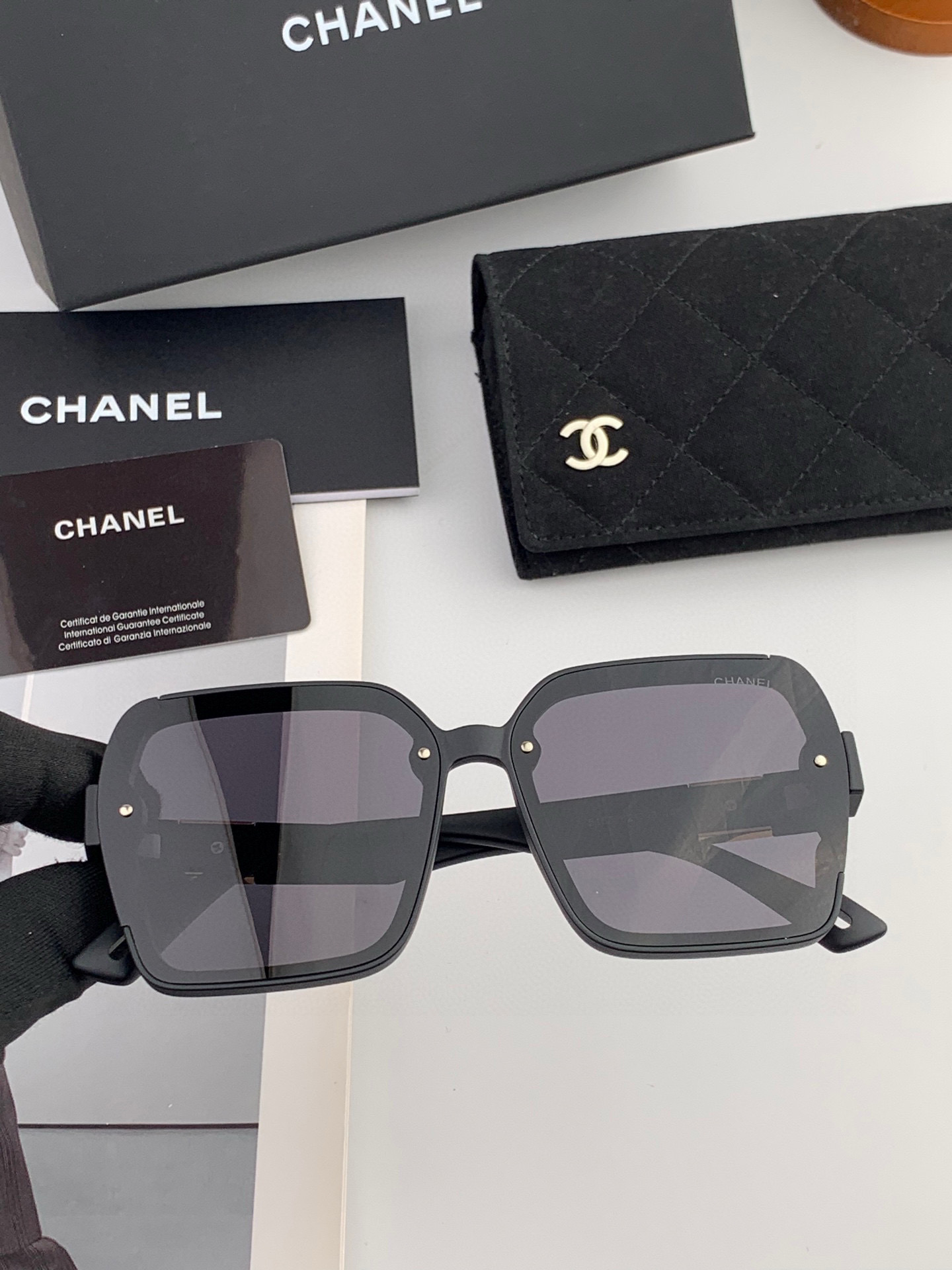 【CHANEL】香奈儿 2025新款潮流爆款 时尚方框太阳镜 佩戴舒适 网红潮款墨镜 女士高清加厚偏光太