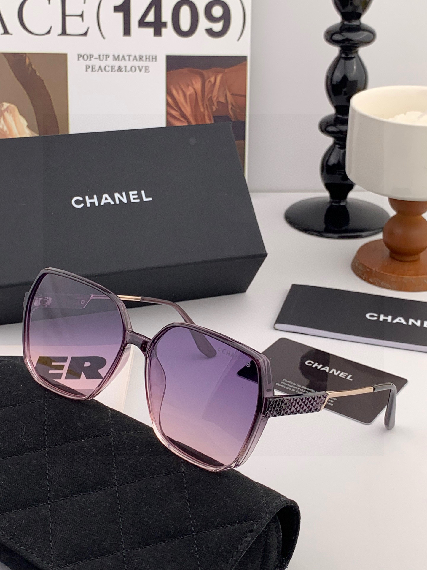 香奈儿 太阳镜🌞 2025开春新品超轻墨镜🆕众多博主网红都有配戴的 很有设计感 超前时尚💕 镜腿立体感十