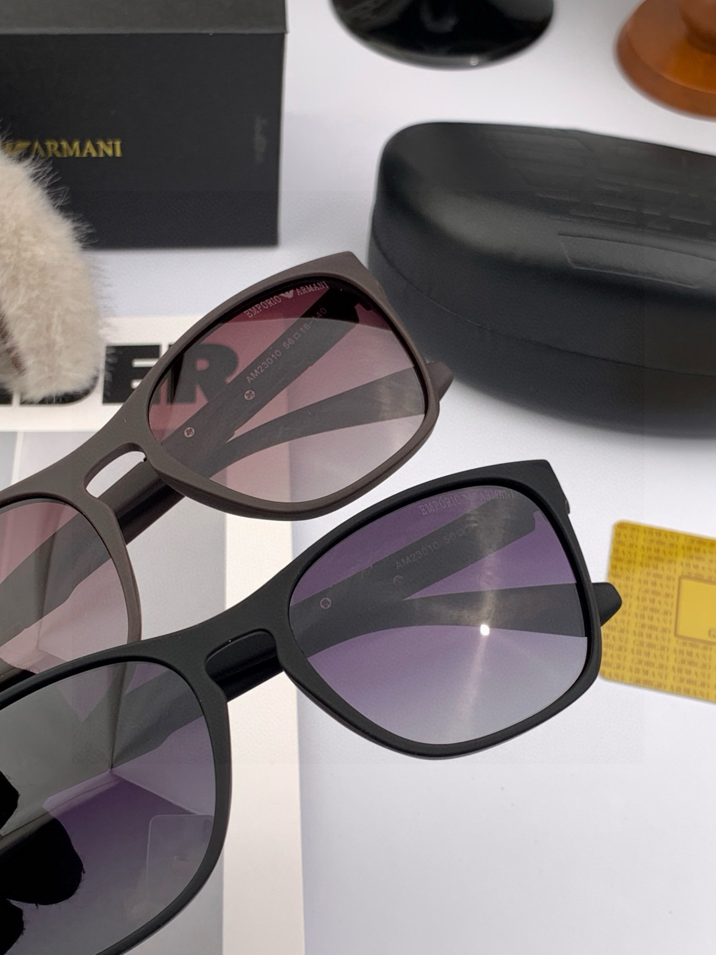 阿玛尼 大框太阳镜墨镜经典的方框设计，不挑脸型，无论搭配大衣还是连衣裙都非常显气质偏光镜片预防紫外线 型