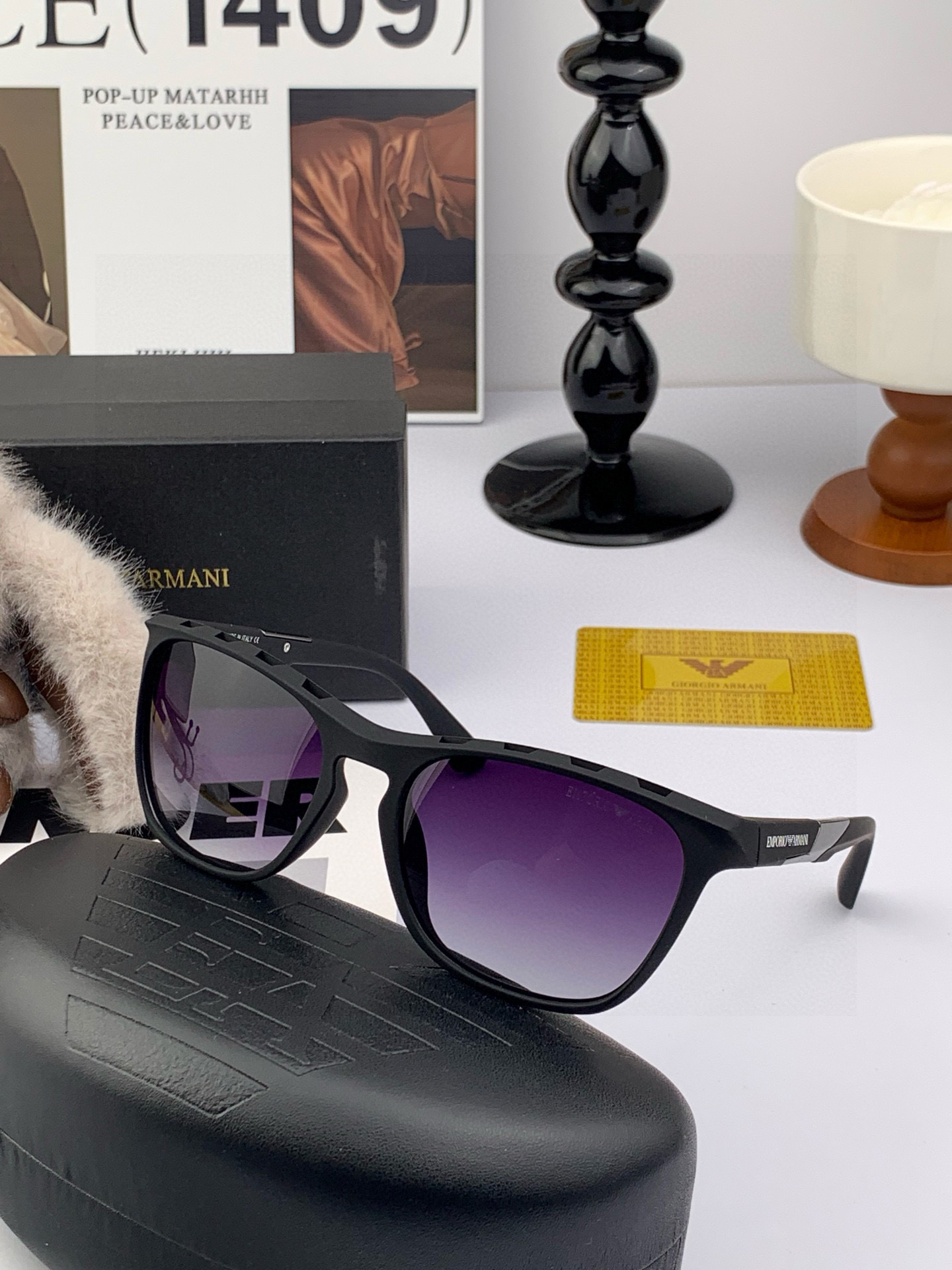 阿玛尼 大框太阳镜墨镜经典的方框设计，不挑脸型，无论搭配大衣还是连衣裙都非常显气质偏光镜片预防紫外线 型