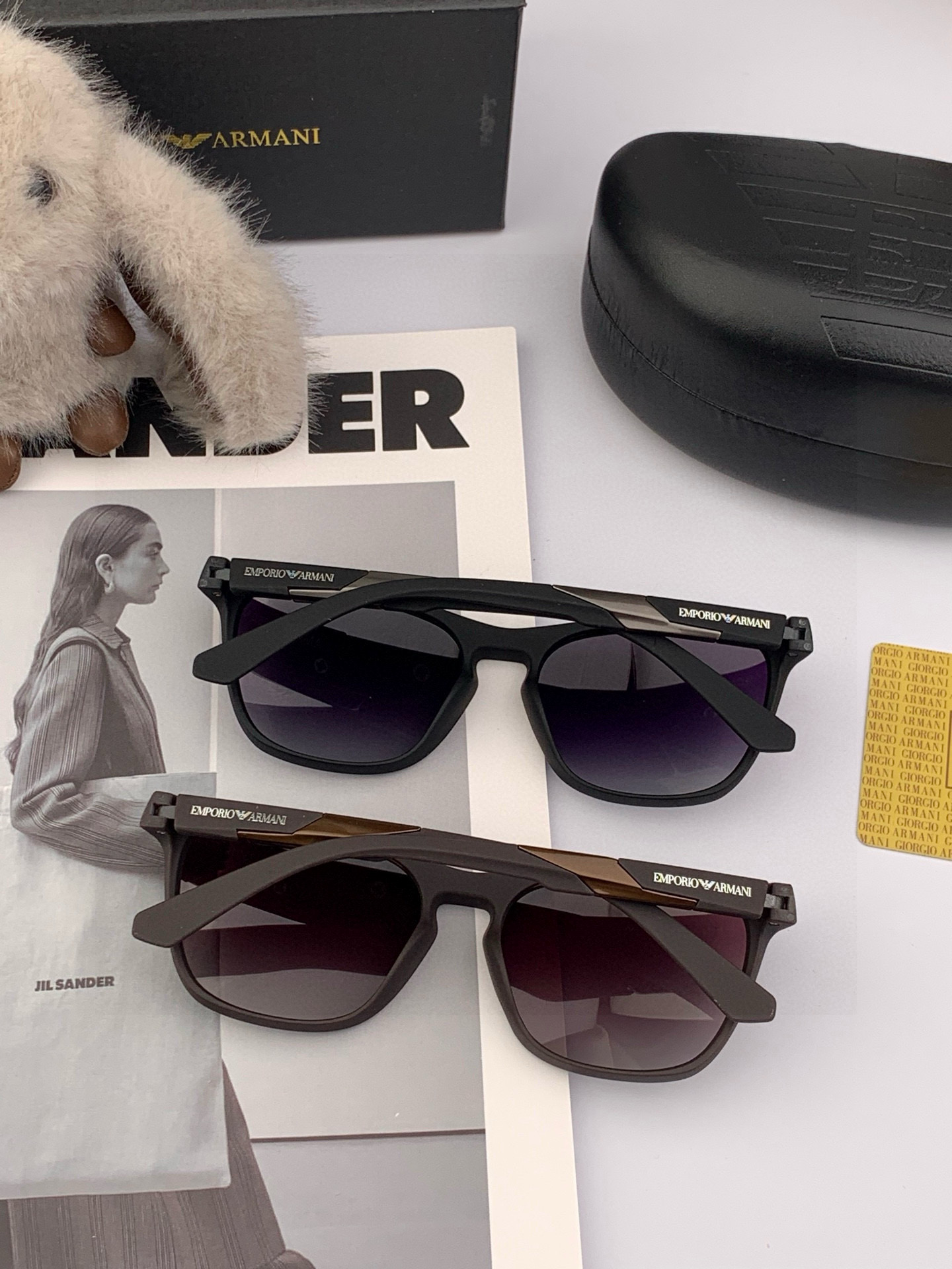 阿玛尼 大框太阳镜墨镜经典的方框设计，不挑脸型，无论搭配大衣还是连衣裙都非常显气质偏光镜片预防紫外线 型