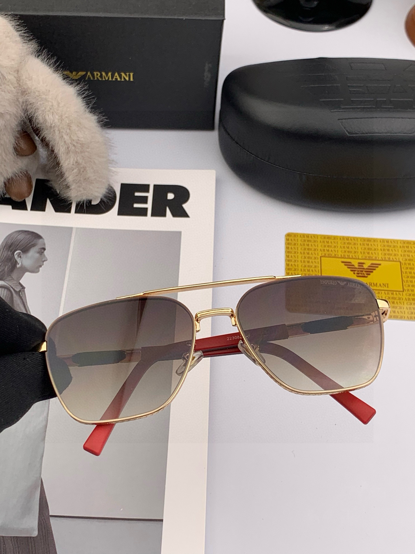 【阿玛尼】2025新款超百搭金属太阳镜、造型轮廓超大镜框完美修饰脸型，时尚超级百搭 ！型号：A82230