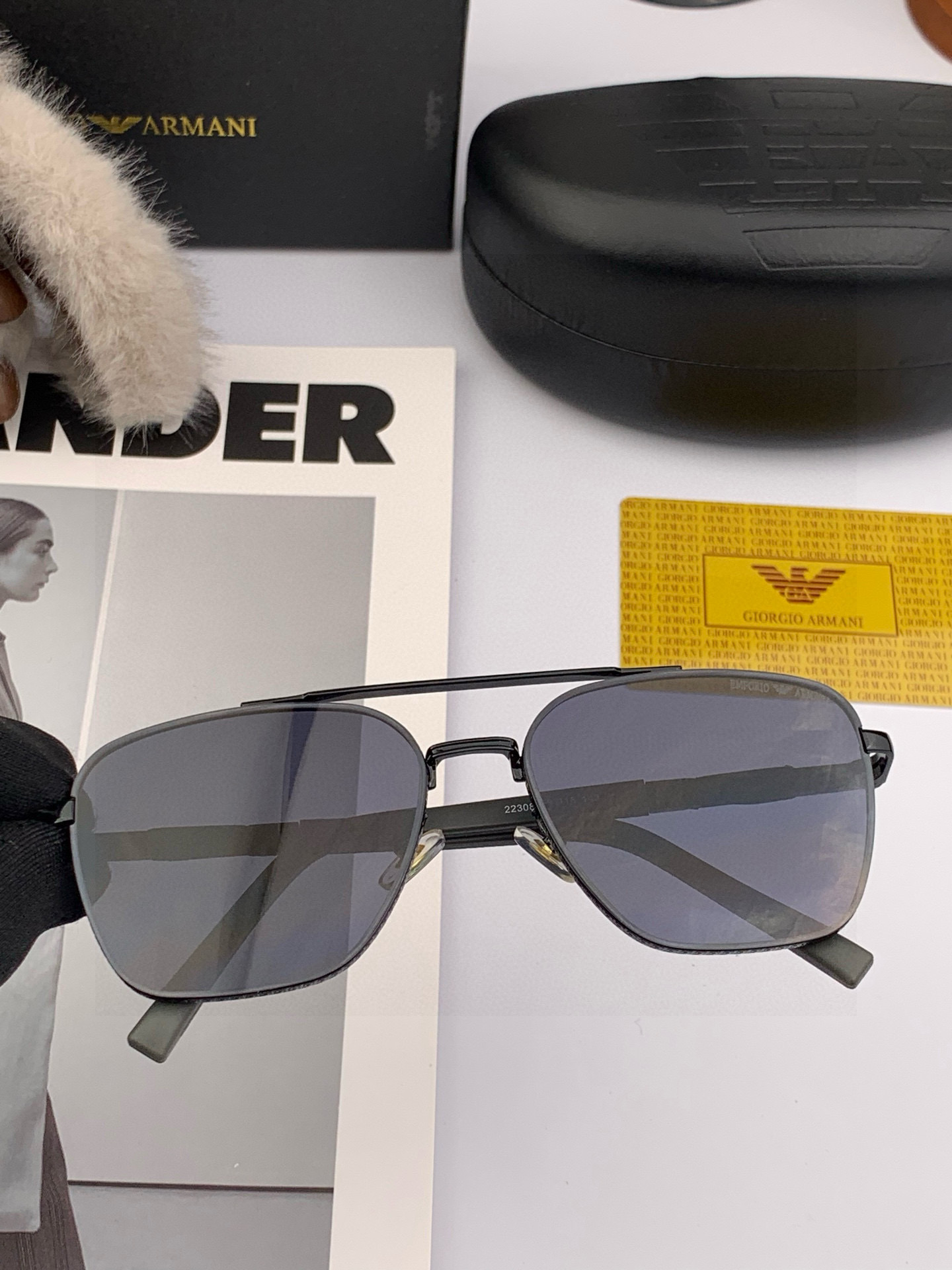 【阿玛尼】2025新款超百搭金属太阳镜、造型轮廓超大镜框完美修饰脸型，时尚超级百搭 ！型号：A82230