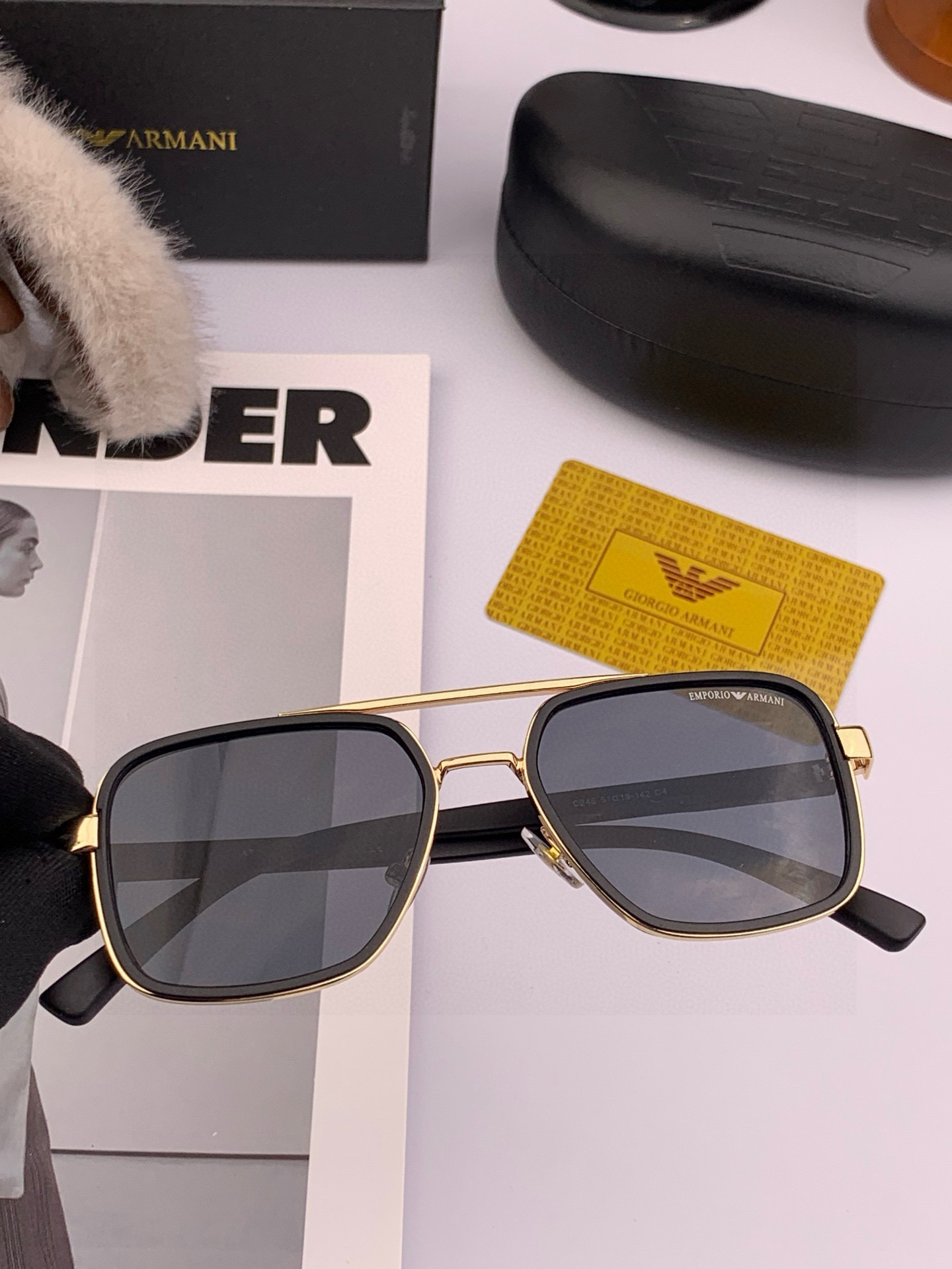 【阿玛尼】2025新款超百搭金属太阳镜、造型轮廓超大镜框完美修饰脸型，时尚超级百搭 ！型号：A624