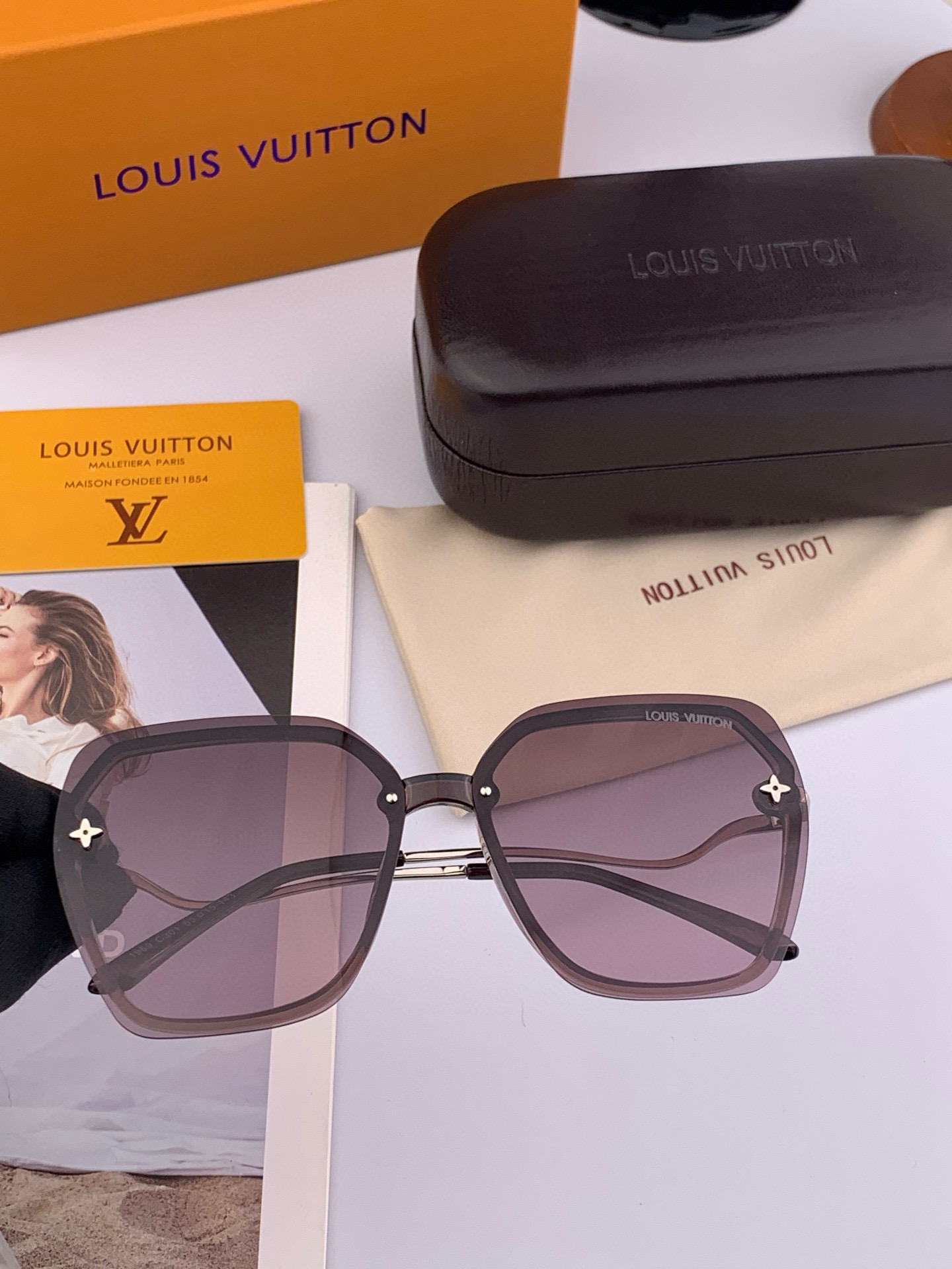 LV 太阳镜潮品官网模特同款 [玫瑰][玫瑰]四叶草🍀精致个性设计简约时尚 高品质值得拥有绝对潮爆整个夏